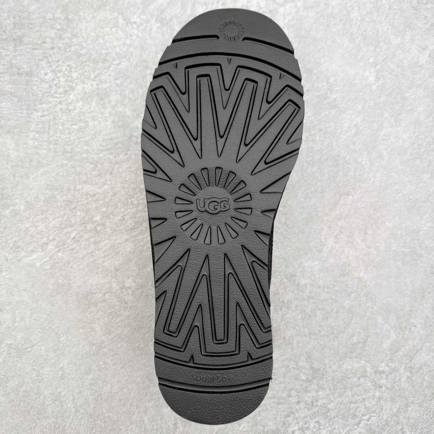 图片[9]-UGG 4585 秋冬羊皮毛一体雪地靴 全鞋采用ZP同厂 隆丰A级澳洲进口羊皮毛一体 品牌代工厂生产线 完全遵循ZP工艺流程 代工厂原厂版师 秉承无原鞋不开发选择 注重每一处细节 市面最正版型 TREADLITE\\\”轻翼\\\”科技外底 轻便/耐用/柔韧/桩型【售后郑重承诺】一个月内若出现重大脱胶/断底等质量问题 直接为您换新！尺码：35 36 37 38 39 40-选品中心