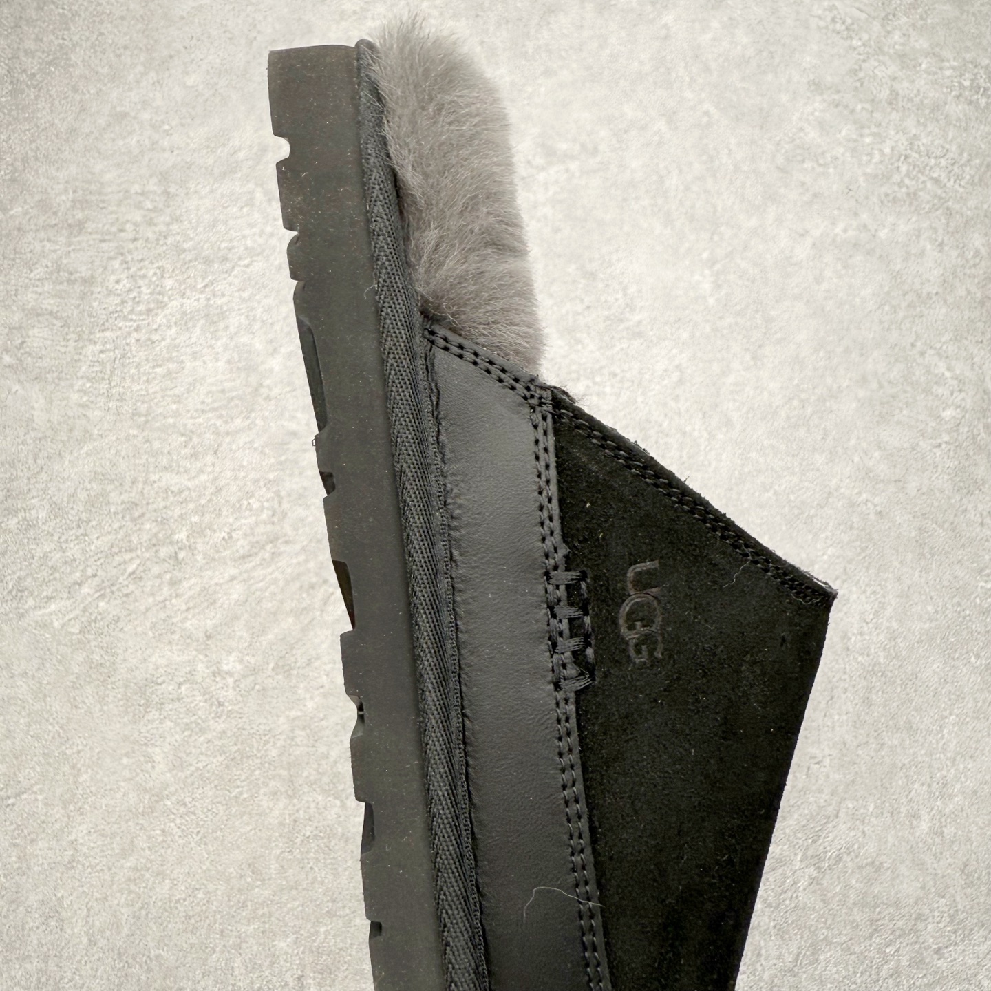 图片[6]-UGG 4585 秋冬羊皮毛一体雪地靴 全鞋采用ZP同厂 隆丰A级澳洲进口羊皮毛一体 品牌代工厂生产线 完全遵循ZP工艺流程 代工厂原厂版师 秉承无原鞋不开发选择 注重每一处细节 市面最正版型 TREADLITE\\\”轻翼\\\”科技外底 轻便/耐用/柔韧/桩型【售后郑重承诺】一个月内若出现重大脱胶/断底等质量问题 直接为您换新！尺码：35 36 37 38 39 40-选品中心