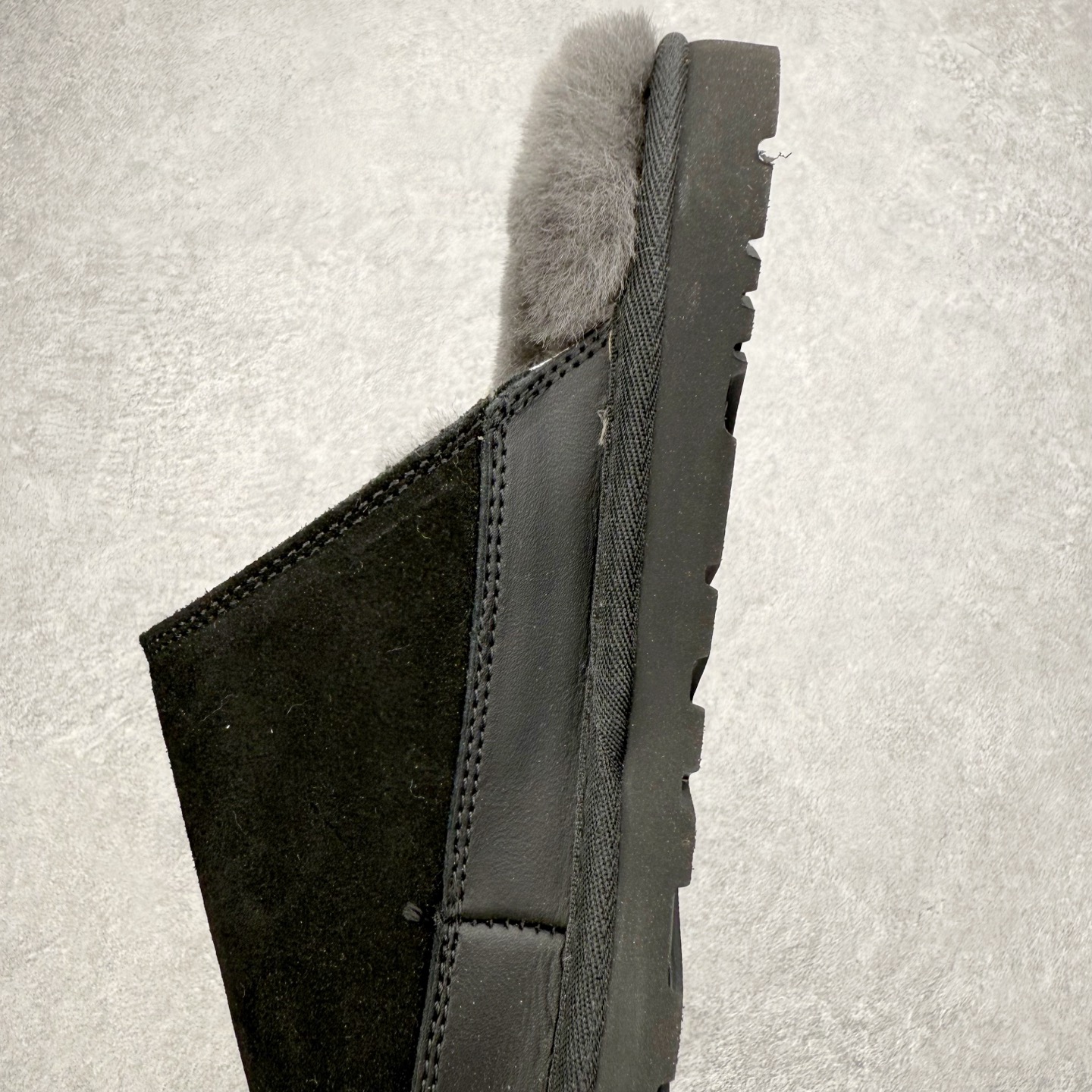 图片[7]-UGG 4585 秋冬羊皮毛一体雪地靴 全鞋采用ZP同厂 隆丰A级澳洲进口羊皮毛一体 品牌代工厂生产线 完全遵循ZP工艺流程 代工厂原厂版师 秉承无原鞋不开发选择 注重每一处细节 市面最正版型 TREADLITE\\\”轻翼\\\”科技外底 轻便/耐用/柔韧/桩型【售后郑重承诺】一个月内若出现重大脱胶/断底等质量问题 直接为您换新！尺码：35 36 37 38 39 40-选品中心