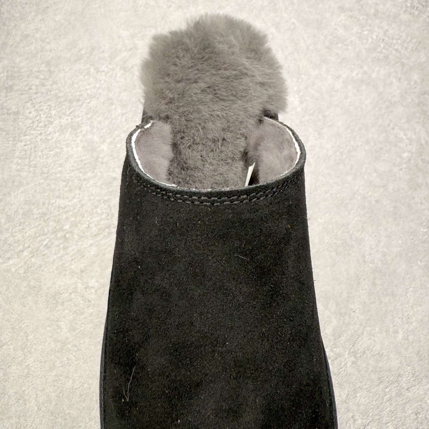 图片[5]-UGG 4585 秋冬羊皮毛一体雪地靴 全鞋采用ZP同厂 隆丰A级澳洲进口羊皮毛一体 品牌代工厂生产线 完全遵循ZP工艺流程 代工厂原厂版师 秉承无原鞋不开发选择 注重每一处细节 市面最正版型 TREADLITE\\\”轻翼\\\”科技外底 轻便/耐用/柔韧/桩型【售后郑重承诺】一个月内若出现重大脱胶/断底等质量问题 直接为您换新！尺码：35 36 37 38 39 40-选品中心