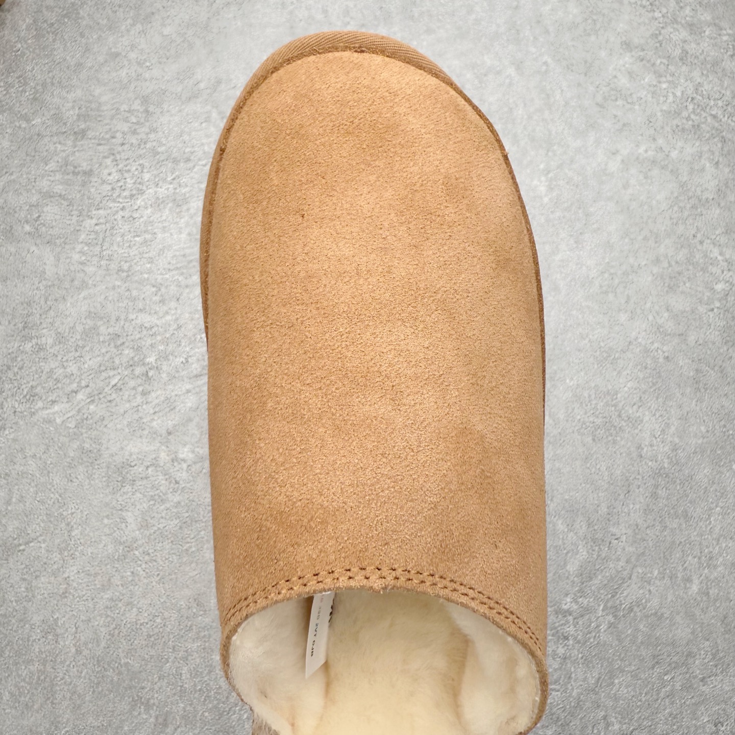 图片[4]-UGG 4585 秋冬羊皮毛一体雪地靴 全鞋采用ZP同厂 隆丰A级澳洲进口羊皮毛一体 品牌代工厂生产线 完全遵循ZP工艺流程 代工厂原厂版师 秉承无原鞋不开发选择 注重每一处细节 市面最正版型 TREADLITE\\\”轻翼\\\”科技外底 轻便/耐用/柔韧/桩型【售后郑重承诺】一个月内若出现重大脱胶/断底等质量问题 直接为您换新！尺码：35 36 37 38 39 40-选品中心