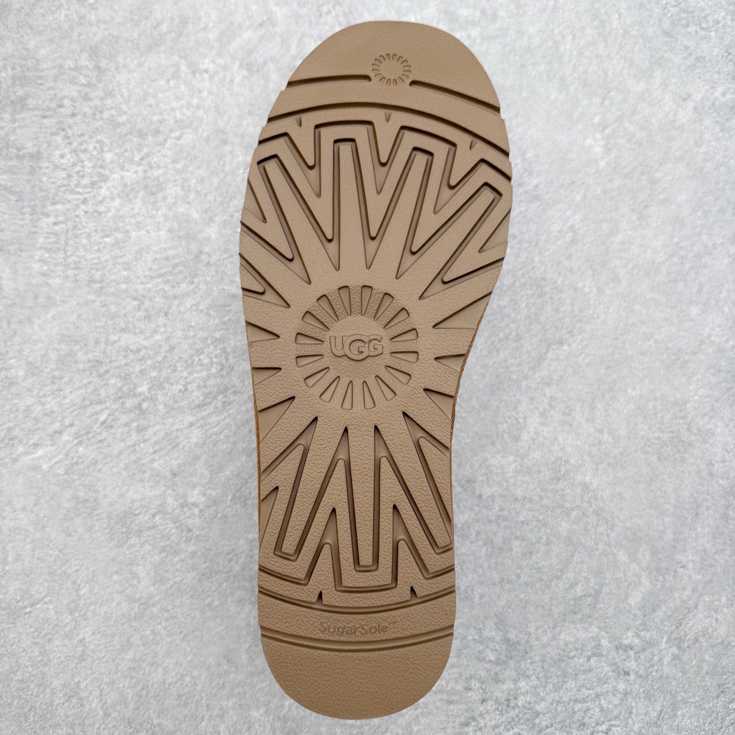 图片[9]-UGG 4585 秋冬羊皮毛一体雪地靴 全鞋采用ZP同厂 隆丰A级澳洲进口羊皮毛一体 品牌代工厂生产线 完全遵循ZP工艺流程 代工厂原厂版师 秉承无原鞋不开发选择 注重每一处细节 市面最正版型 TREADLITE\\\”轻翼\\\”科技外底 轻便/耐用/柔韧/桩型【售后郑重承诺】一个月内若出现重大脱胶/断底等质量问题 直接为您换新！尺码：35 36 37 38 39 40-选品中心