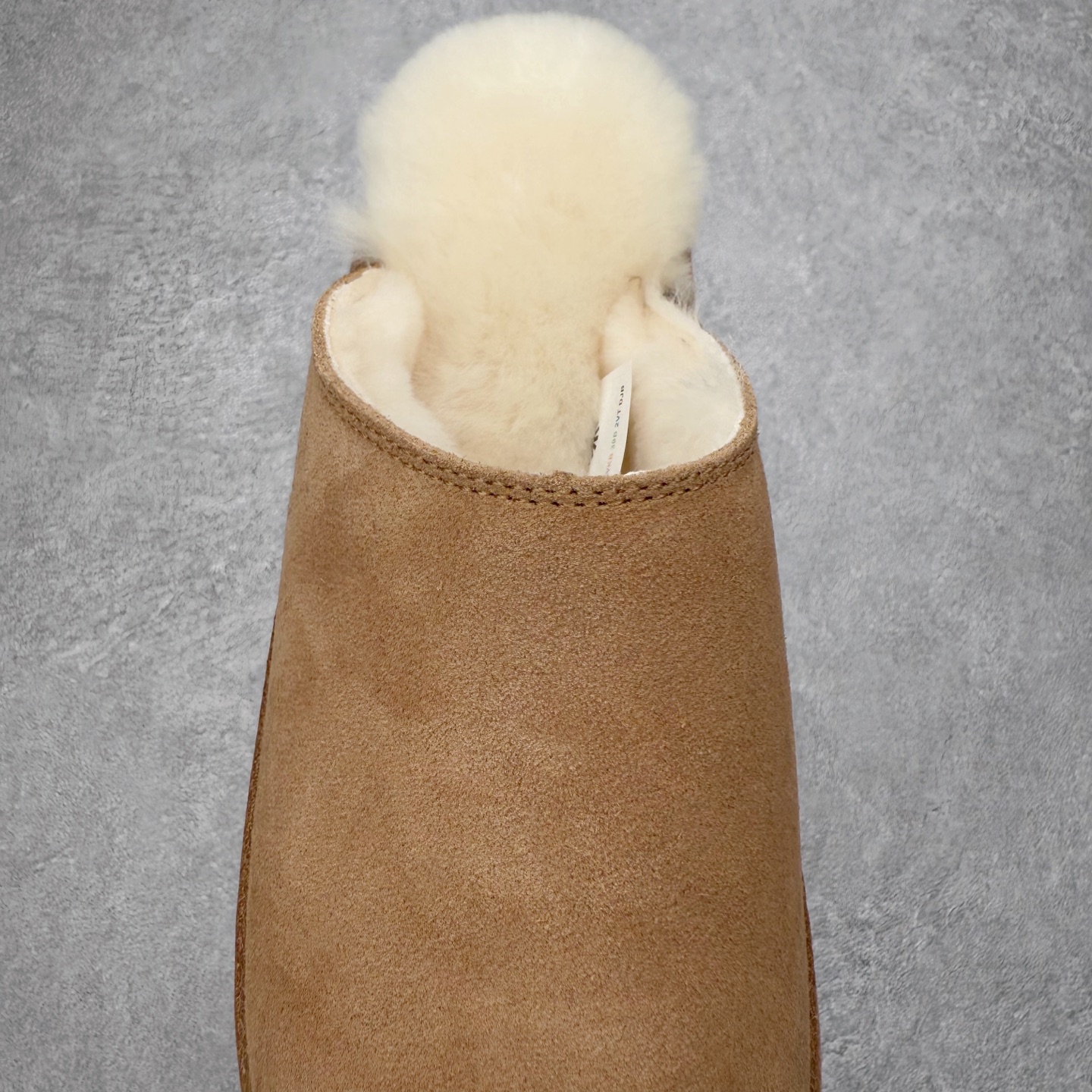 图片[5]-UGG 4585 秋冬羊皮毛一体雪地靴 全鞋采用ZP同厂 隆丰A级澳洲进口羊皮毛一体 品牌代工厂生产线 完全遵循ZP工艺流程 代工厂原厂版师 秉承无原鞋不开发选择 注重每一处细节 市面最正版型 TREADLITE\\\”轻翼\\\”科技外底 轻便/耐用/柔韧/桩型【售后郑重承诺】一个月内若出现重大脱胶/断底等质量问题 直接为您换新！尺码：35 36 37 38 39 40-选品中心