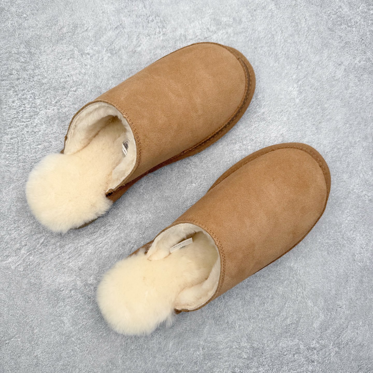 图片[3]-UGG 4585 秋冬羊皮毛一体雪地靴 全鞋采用ZP同厂 隆丰A级澳洲进口羊皮毛一体 品牌代工厂生产线 完全遵循ZP工艺流程 代工厂原厂版师 秉承无原鞋不开发选择 注重每一处细节 市面最正版型 TREADLITE\\\”轻翼\\\”科技外底 轻便/耐用/柔韧/桩型【售后郑重承诺】一个月内若出现重大脱胶/断底等质量问题 直接为您换新！尺码：35 36 37 38 39 40-选品中心