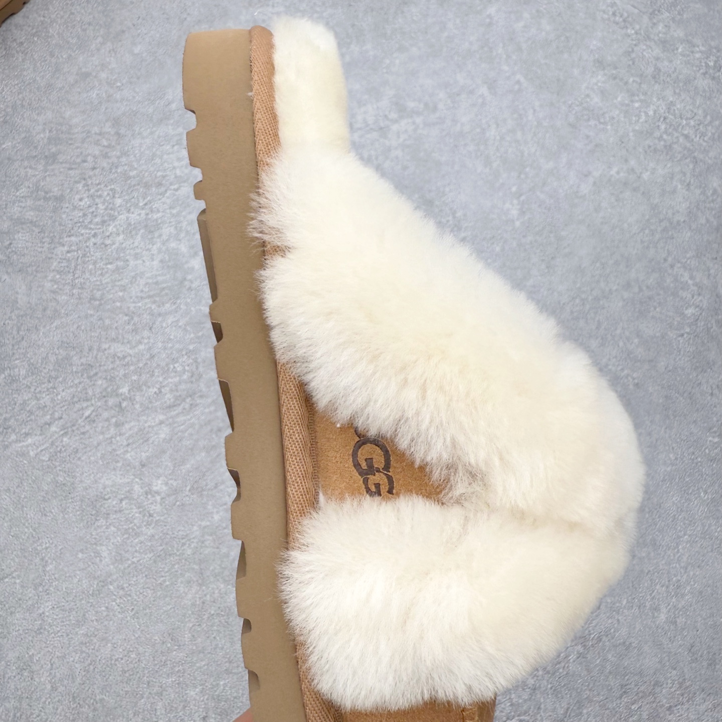 图片[6]-UGG 4571 秋冬羊皮毛一体雪地靴 全鞋采用ZP同厂 隆丰A级澳洲进口羊皮毛一体 品牌代工厂生产线 完全遵循ZP工艺流程 代工厂原厂版师 秉承无原鞋不开发选择 注重每一处细节 市面最正版型 TREADLITE\\\”轻翼\\\”科技外底 轻便/耐用/柔韧/桩型【售后郑重承诺】一个月内若出现重大脱胶/断底等质量问题 直接为您换新！尺码：35 36 37 38 39 40-选品中心