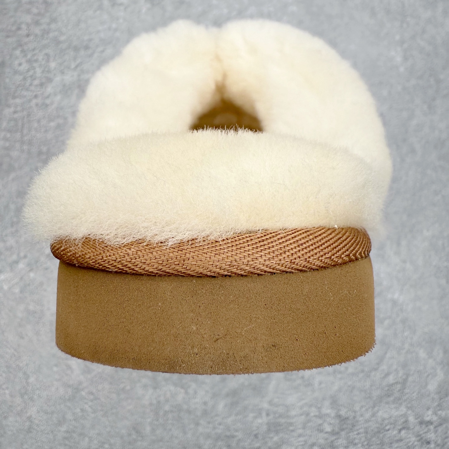 图片[8]-UGG 4571 秋冬羊皮毛一体雪地靴 全鞋采用ZP同厂 隆丰A级澳洲进口羊皮毛一体 品牌代工厂生产线 完全遵循ZP工艺流程 代工厂原厂版师 秉承无原鞋不开发选择 注重每一处细节 市面最正版型 TREADLITE\\\”轻翼\\\”科技外底 轻便/耐用/柔韧/桩型【售后郑重承诺】一个月内若出现重大脱胶/断底等质量问题 直接为您换新！尺码：35 36 37 38 39 40-选品中心