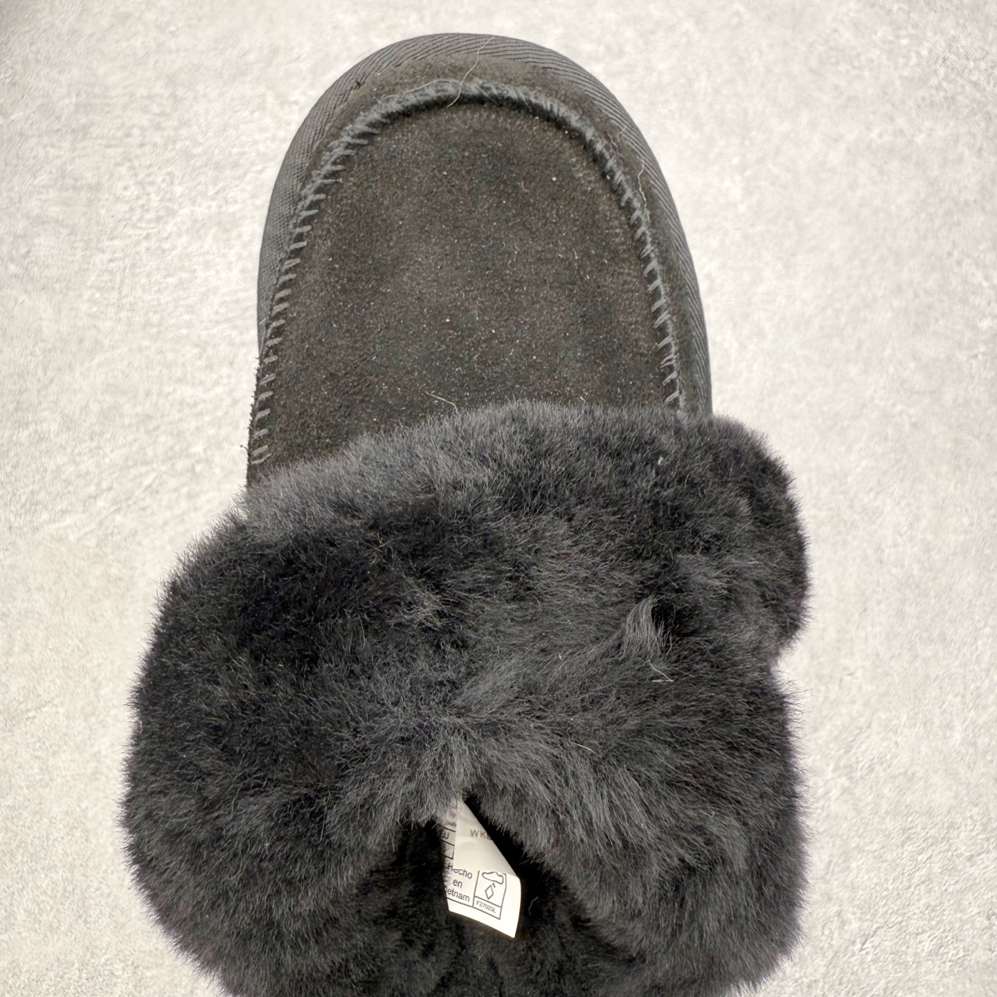 图片[4]-UGG 4571 秋冬羊皮毛一体雪地靴 全鞋采用ZP同厂 隆丰A级澳洲进口羊皮毛一体 品牌代工厂生产线 完全遵循ZP工艺流程 代工厂原厂版师 秉承无原鞋不开发选择 注重每一处细节 市面最正版型 TREADLITE\\\”轻翼\\\”科技外底 轻便/耐用/柔韧/桩型【售后郑重承诺】一个月内若出现重大脱胶/断底等质量问题 直接为您换新！尺码：35 36 37 38 39 40-选品中心