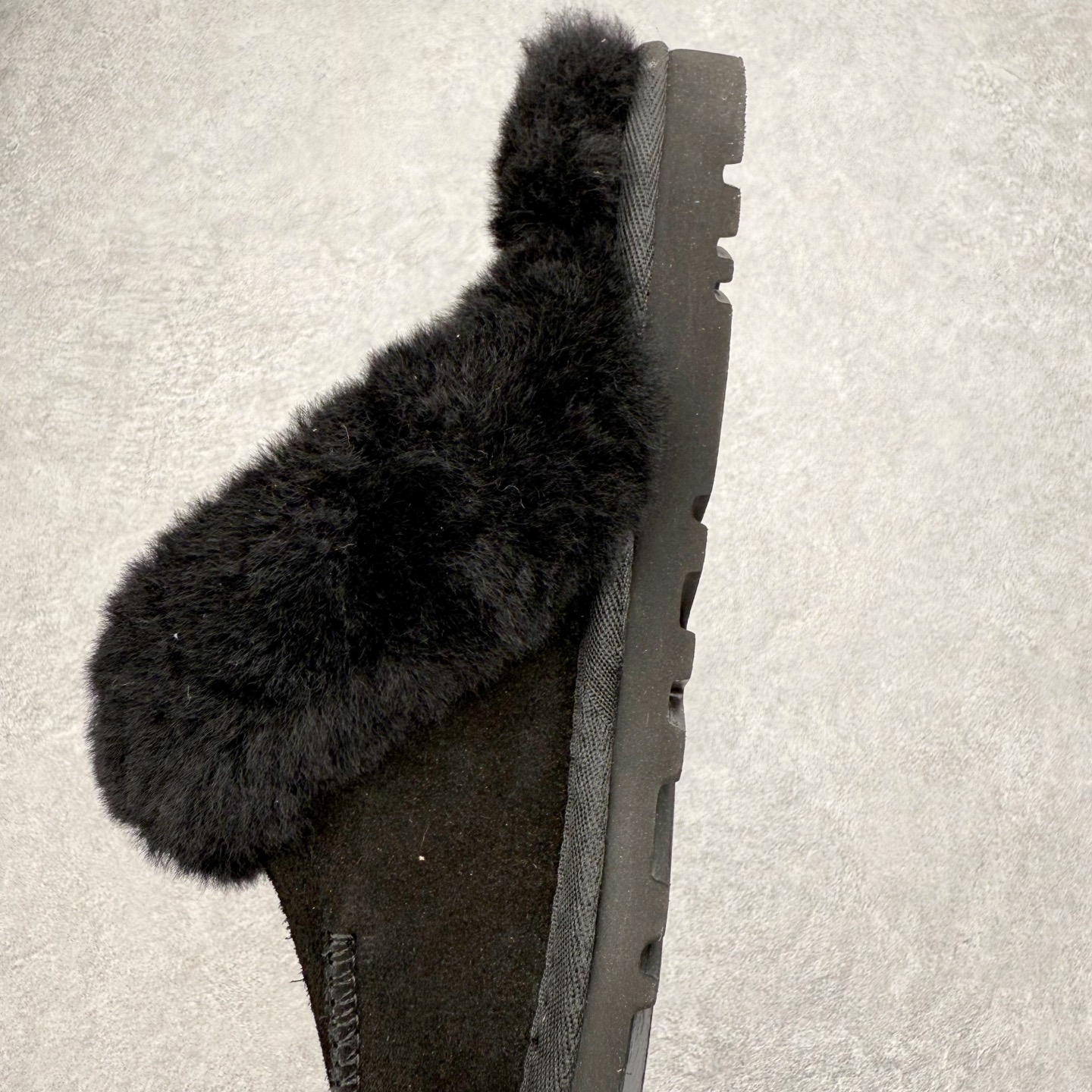 图片[7]-UGG 4571 秋冬羊皮毛一体雪地靴 全鞋采用ZP同厂 隆丰A级澳洲进口羊皮毛一体 品牌代工厂生产线 完全遵循ZP工艺流程 代工厂原厂版师 秉承无原鞋不开发选择 注重每一处细节 市面最正版型 TREADLITE\\\”轻翼\\\”科技外底 轻便/耐用/柔韧/桩型【售后郑重承诺】一个月内若出现重大脱胶/断底等质量问题 直接为您换新！尺码：35 36 37 38 39 40-选品中心