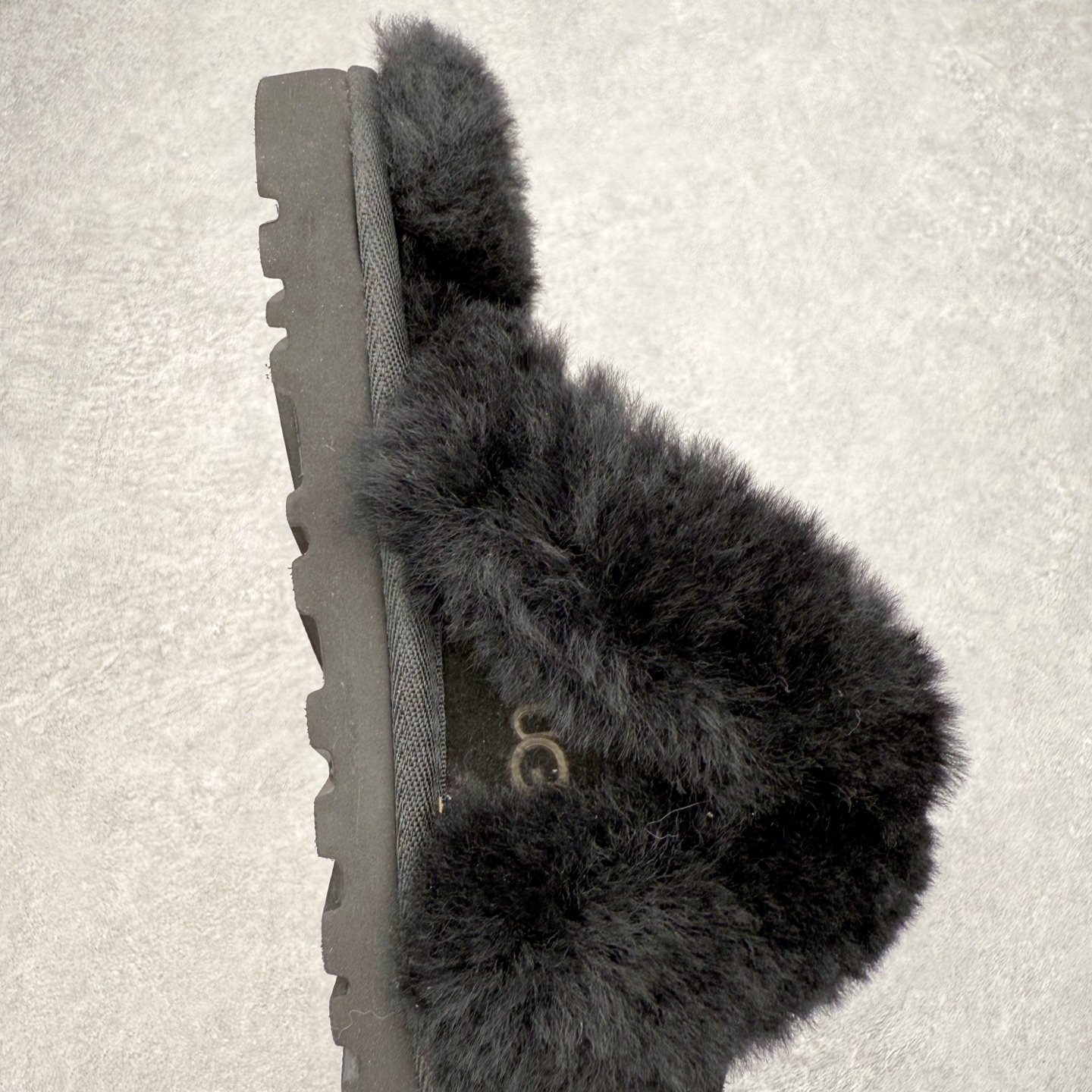 图片[6]-UGG 4571 秋冬羊皮毛一体雪地靴 全鞋采用ZP同厂 隆丰A级澳洲进口羊皮毛一体 品牌代工厂生产线 完全遵循ZP工艺流程 代工厂原厂版师 秉承无原鞋不开发选择 注重每一处细节 市面最正版型 TREADLITE\\\”轻翼\\\”科技外底 轻便/耐用/柔韧/桩型【售后郑重承诺】一个月内若出现重大脱胶/断底等质量问题 直接为您换新！尺码：35 36 37 38 39 40-选品中心