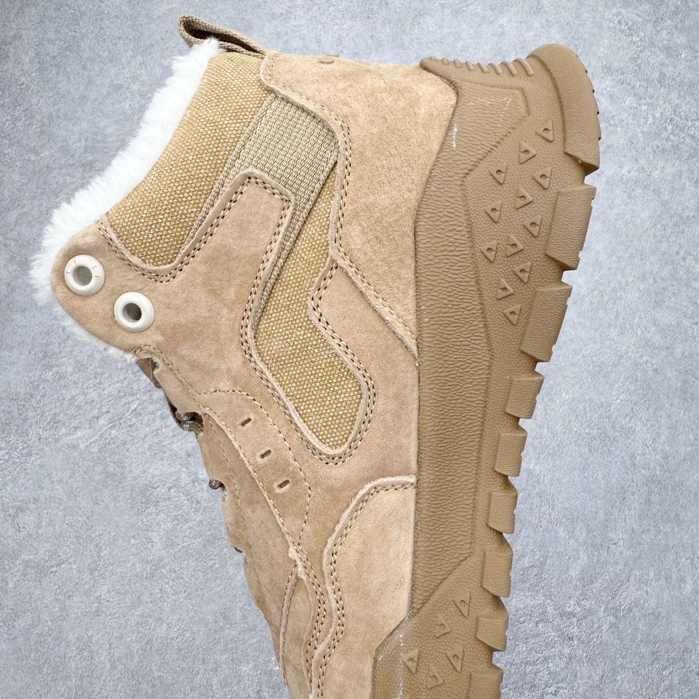 图片[7]-UGG Tasman Weather Hybrid 塔斯曼混合系列户外中帮休闲马丁靴雪地靴UGG秋冬新品 秋冬必备（内里加绒保暖🔥）时尚休闲马丁靴雪地靴系列 代购专供品质 面料采用进口头层牛皮材质 鞋内里采用🔥毛茸一体内里保暖锁热。外置防滑橡胶大底 系带设计 穿脱十分方便 采用TPU模压定型真皮鞋面材质#科技外底防滑,耐磨性和良好的弹性！尺码：39-44-选品中心