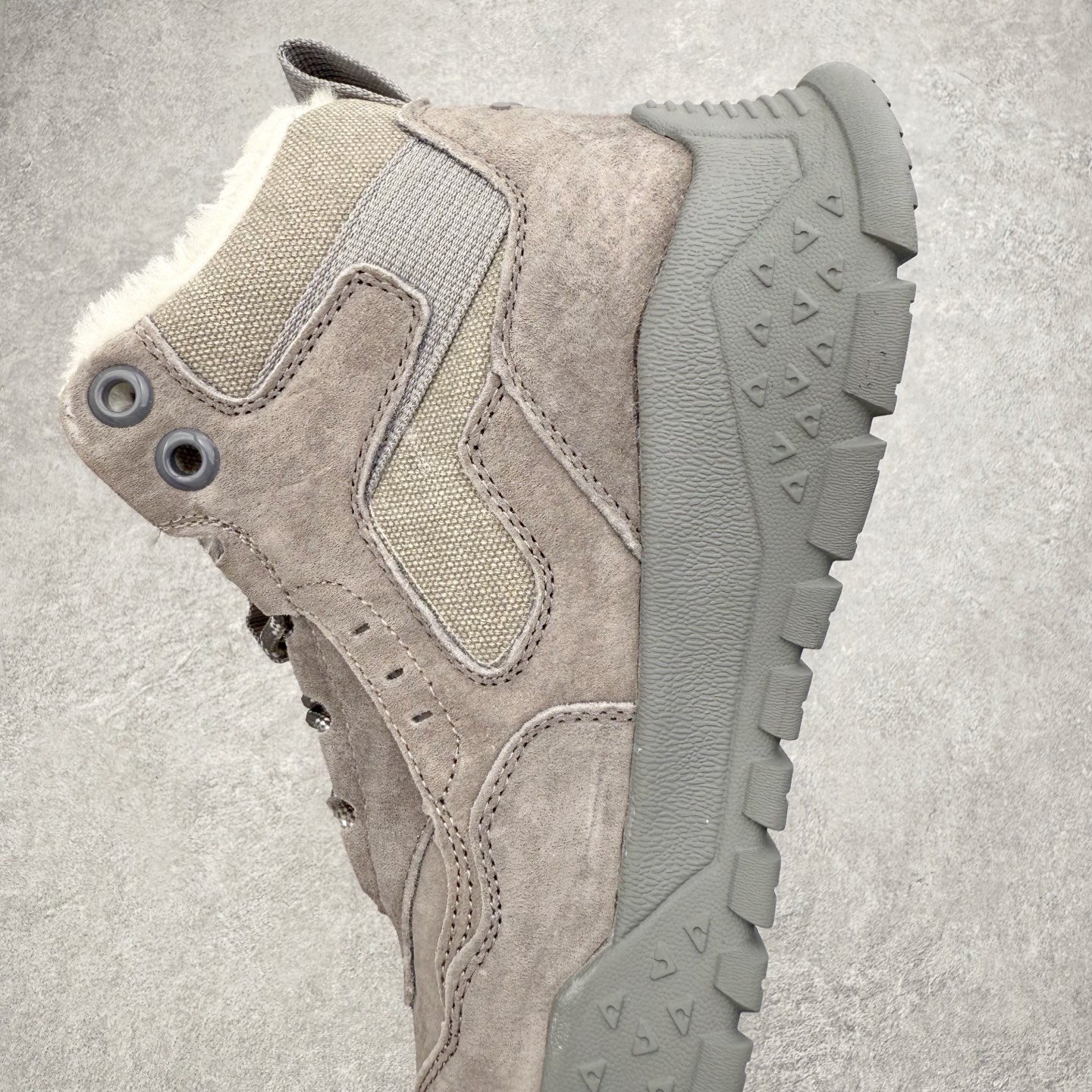 图片[7]-UGG Tasman Weather Hybrid 塔斯曼混合系列户外中帮休闲马丁靴雪地靴UGG秋冬新品 秋冬必备（内里加绒保暖🔥）时尚休闲马丁靴雪地靴系列 代购专供品质 面料采用进口头层牛皮材质 鞋内里采用🔥毛茸一体内里保暖锁热。外置防滑橡胶大底 系带设计 穿脱十分方便 采用TPU模压定型真皮鞋面材质#科技外底防滑,耐磨性和良好的弹性！尺码：39-44-选品中心