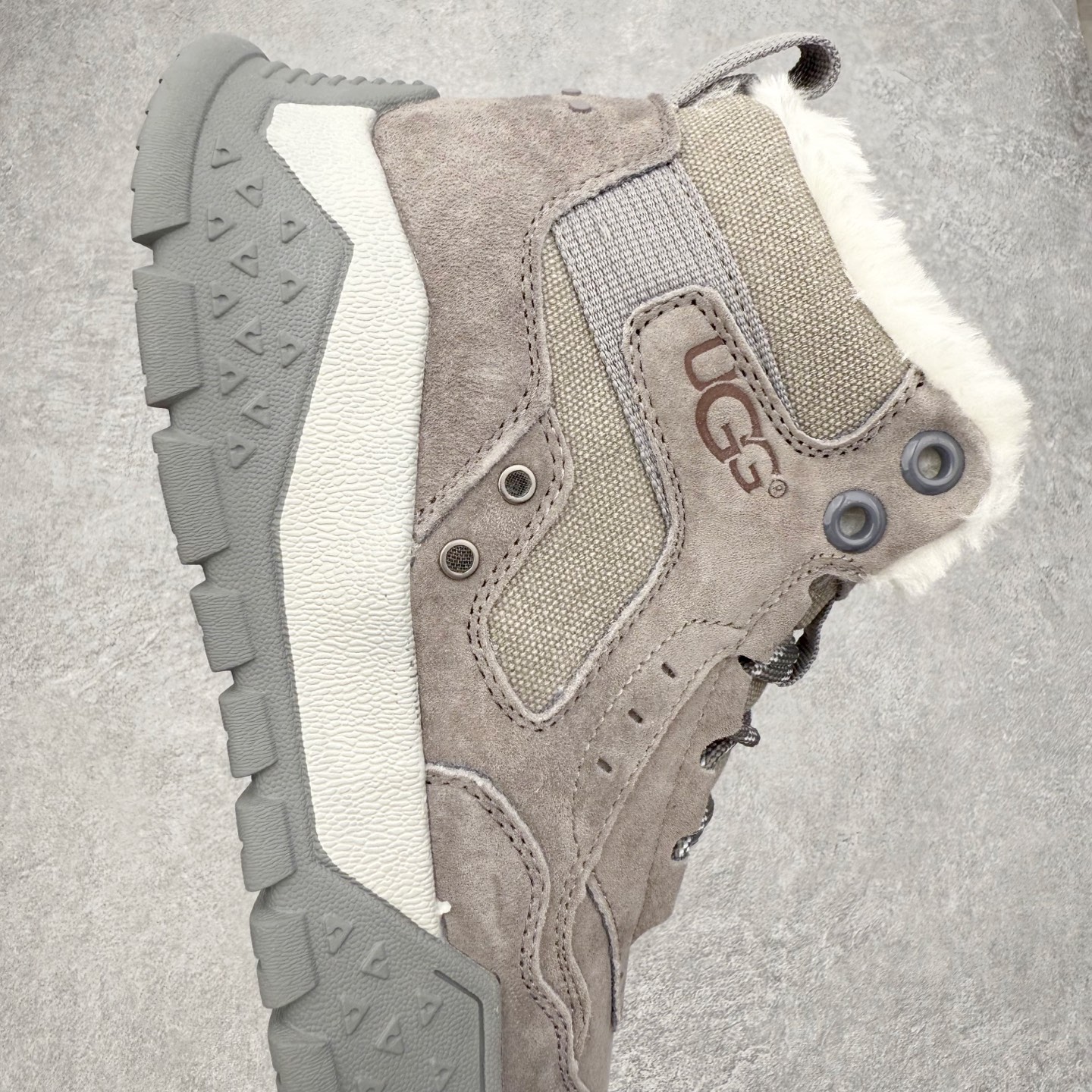 图片[6]-UGG Tasman Weather Hybrid 塔斯曼混合系列户外中帮休闲马丁靴雪地靴UGG秋冬新品 秋冬必备（内里加绒保暖🔥）时尚休闲马丁靴雪地靴系列 代购专供品质 面料采用进口头层牛皮材质 鞋内里采用🔥毛茸一体内里保暖锁热。外置防滑橡胶大底 系带设计 穿脱十分方便 采用TPU模压定型真皮鞋面材质#科技外底防滑,耐磨性和良好的弹性！尺码：39-44-选品中心