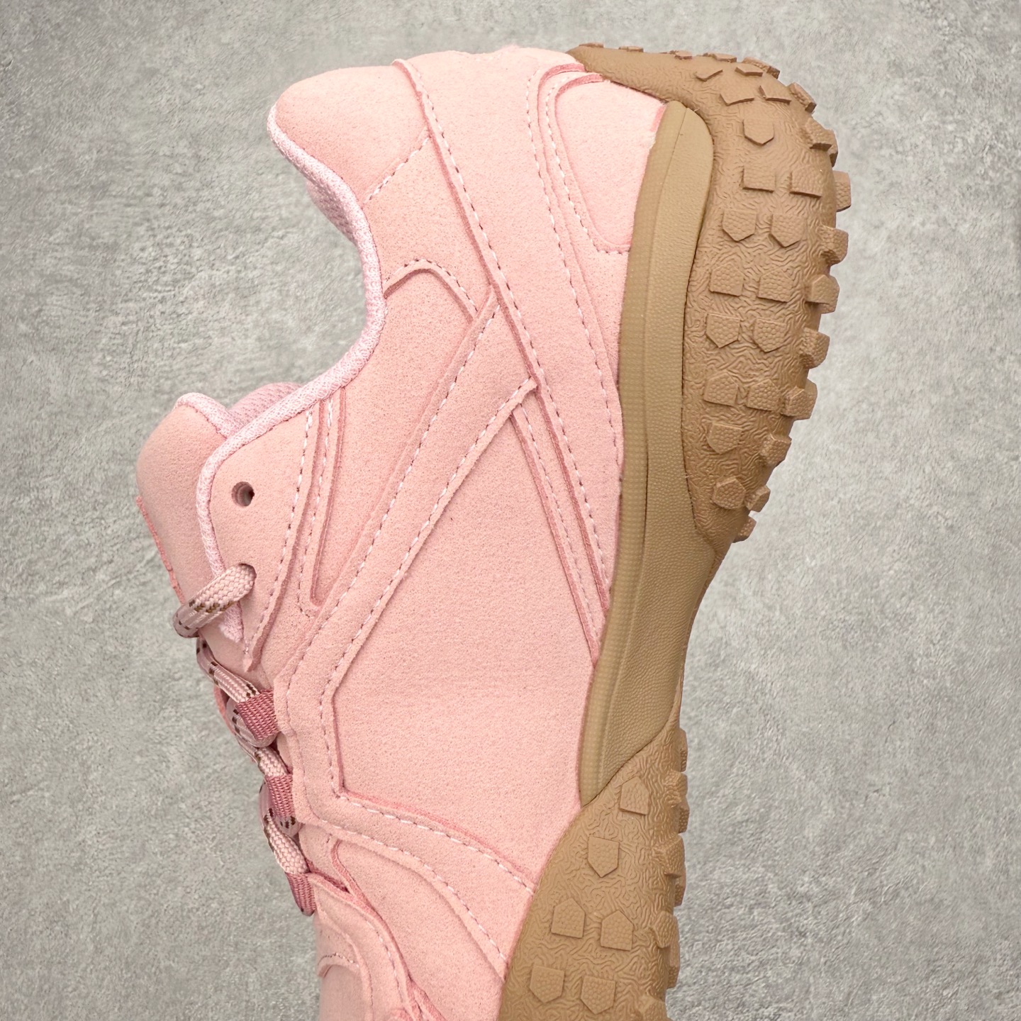 图片[7]-MLB 纽约洋基队合成革休闲舒适复古时尚双色鞋带轻量运动百搭豆豆薄底鞋防滑轻便低帮板鞋 男女同款 MLB是韩国F&F旗下潮流服装品牌，拥有150年历史的经典传统，是街头文化和国际生活方式的领导者。MLB 拥有包括男装、女装、童装、配饰在内的全品类服饰，提供覆盖各性别、各年龄层、From Head to Toe的穿搭装备。其产品结合了韩国的时尚造型与质感，展现了运动服饰也可以兼具时尚潮流的风格。在产品设计上，MLB不仅融合了美国职业棒球大联盟的各当家球队，更结合了棒球运动中的各个元素。尺码：35 36 36.5 37.5 38 38.5 39 40 40.5 41 42 42.5 43 44 44.5 45-选品中心