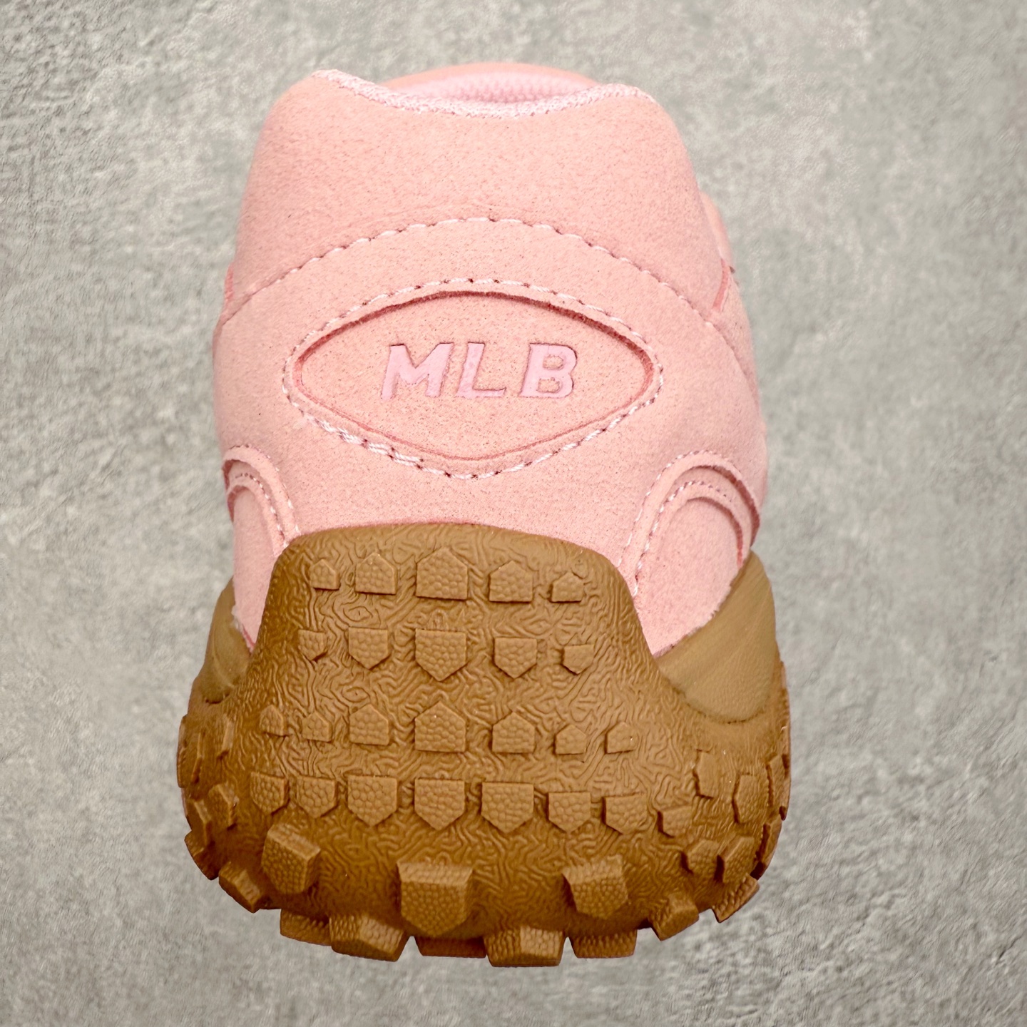 图片[8]-MLB 纽约洋基队合成革休闲舒适复古时尚双色鞋带轻量运动百搭豆豆薄底鞋防滑轻便低帮板鞋 男女同款 MLB是韩国F&F旗下潮流服装品牌，拥有150年历史的经典传统，是街头文化和国际生活方式的领导者。MLB 拥有包括男装、女装、童装、配饰在内的全品类服饰，提供覆盖各性别、各年龄层、From Head to Toe的穿搭装备。其产品结合了韩国的时尚造型与质感，展现了运动服饰也可以兼具时尚潮流的风格。在产品设计上，MLB不仅融合了美国职业棒球大联盟的各当家球队，更结合了棒球运动中的各个元素。尺码：35 36 36.5 37.5 38 38.5 39 40 40.5 41 42 42.5 43 44 44.5 45-选品中心