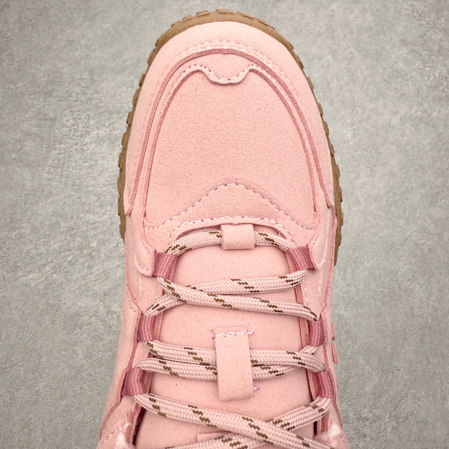 图片[4]-MLB 纽约洋基队合成革休闲舒适复古时尚双色鞋带轻量运动百搭豆豆薄底鞋防滑轻便低帮板鞋 男女同款 MLB是韩国F&F旗下潮流服装品牌，拥有150年历史的经典传统，是街头文化和国际生活方式的领导者。MLB 拥有包括男装、女装、童装、配饰在内的全品类服饰，提供覆盖各性别、各年龄层、From Head to Toe的穿搭装备。其产品结合了韩国的时尚造型与质感，展现了运动服饰也可以兼具时尚潮流的风格。在产品设计上，MLB不仅融合了美国职业棒球大联盟的各当家球队，更结合了棒球运动中的各个元素。尺码：35 36 36.5 37.5 38 38.5 39 40 40.5 41 42 42.5 43 44 44.5 45-选品中心