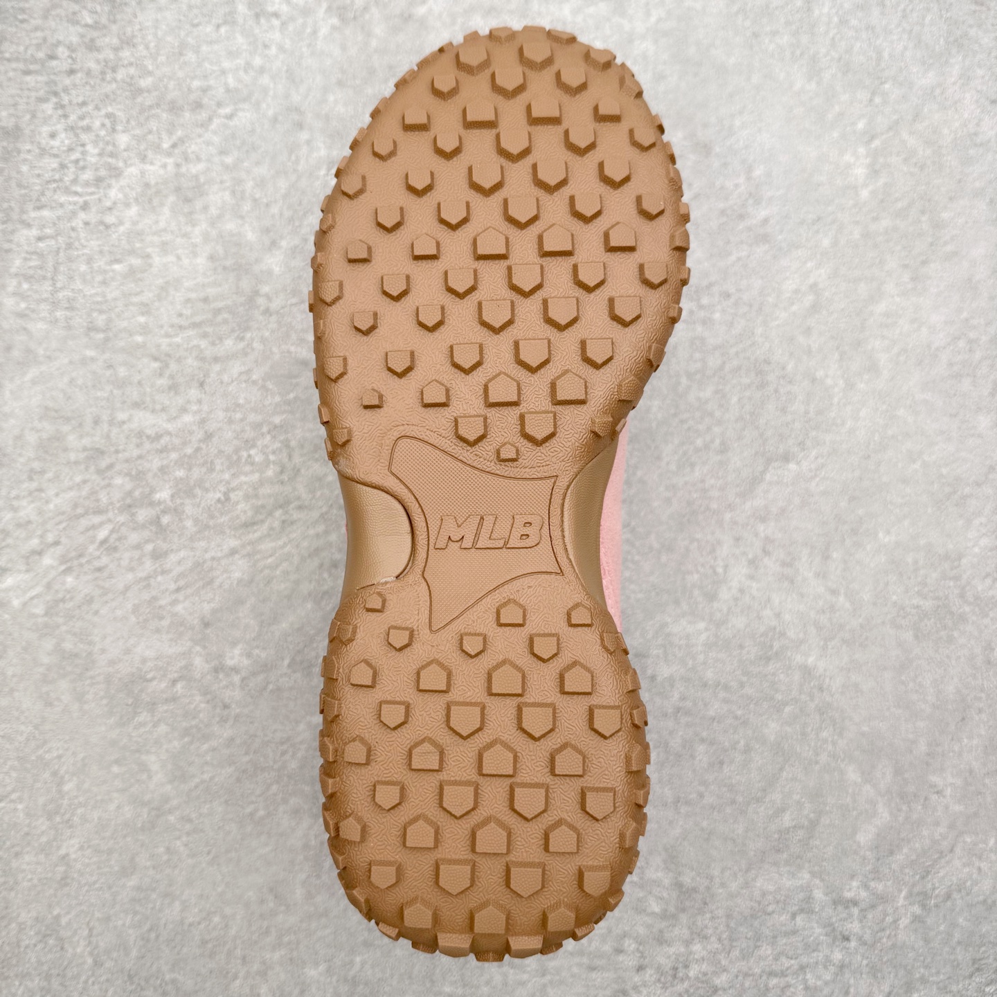 图片[9]-MLB 纽约洋基队合成革休闲舒适复古时尚双色鞋带轻量运动百搭豆豆薄底鞋防滑轻便低帮板鞋 男女同款 MLB是韩国F&F旗下潮流服装品牌，拥有150年历史的经典传统，是街头文化和国际生活方式的领导者。MLB 拥有包括男装、女装、童装、配饰在内的全品类服饰，提供覆盖各性别、各年龄层、From Head to Toe的穿搭装备。其产品结合了韩国的时尚造型与质感，展现了运动服饰也可以兼具时尚潮流的风格。在产品设计上，MLB不仅融合了美国职业棒球大联盟的各当家球队，更结合了棒球运动中的各个元素。尺码：35 36 36.5 37.5 38 38.5 39 40 40.5 41 42 42.5 43 44 44.5 45-选品中心