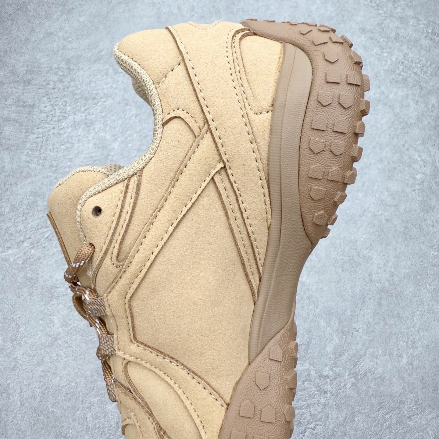 图片[7]-MLB 纽约洋基队合成革休闲舒适复古时尚双色鞋带轻量运动百搭豆豆薄底鞋防滑轻便低帮板鞋 男女同款 MLB是韩国F&F旗下潮流服装品牌，拥有150年历史的经典传统，是街头文化和国际生活方式的领导者。MLB 拥有包括男装、女装、童装、配饰在内的全品类服饰，提供覆盖各性别、各年龄层、From Head to Toe的穿搭装备。其产品结合了韩国的时尚造型与质感，展现了运动服饰也可以兼具时尚潮流的风格。在产品设计上，MLB不仅融合了美国职业棒球大联盟的各当家球队，更结合了棒球运动中的各个元素。尺码：35 36 36.5 37.5 38 38.5 39 40 40.5 41 42 42.5 43 44 44.5 45-选品中心