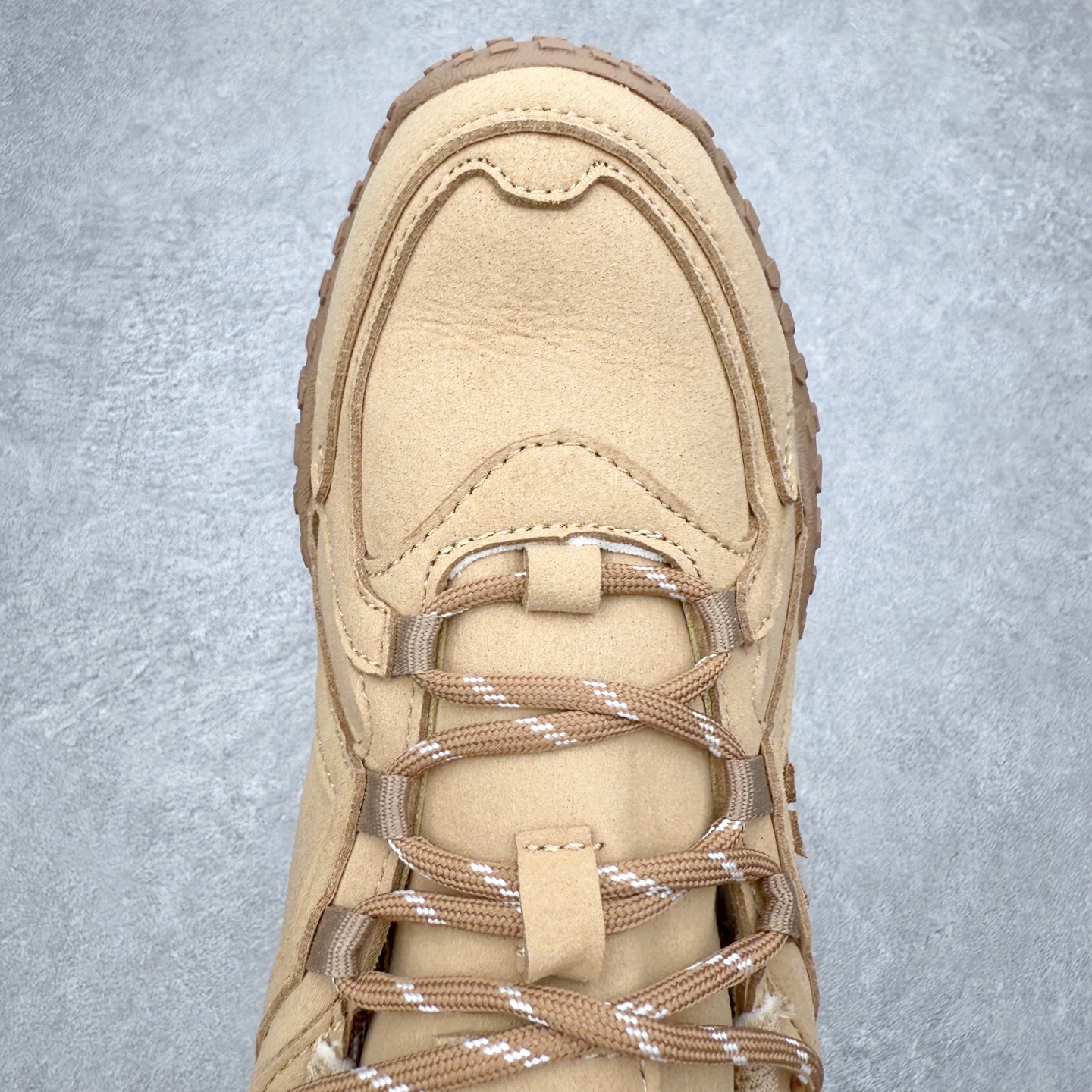 图片[4]-MLB 纽约洋基队合成革休闲舒适复古时尚双色鞋带轻量运动百搭豆豆薄底鞋防滑轻便低帮板鞋 男女同款 MLB是韩国F&F旗下潮流服装品牌，拥有150年历史的经典传统，是街头文化和国际生活方式的领导者。MLB 拥有包括男装、女装、童装、配饰在内的全品类服饰，提供覆盖各性别、各年龄层、From Head to Toe的穿搭装备。其产品结合了韩国的时尚造型与质感，展现了运动服饰也可以兼具时尚潮流的风格。在产品设计上，MLB不仅融合了美国职业棒球大联盟的各当家球队，更结合了棒球运动中的各个元素。尺码：35 36 36.5 37.5 38 38.5 39 40 40.5 41 42 42.5 43 44 44.5 45-选品中心