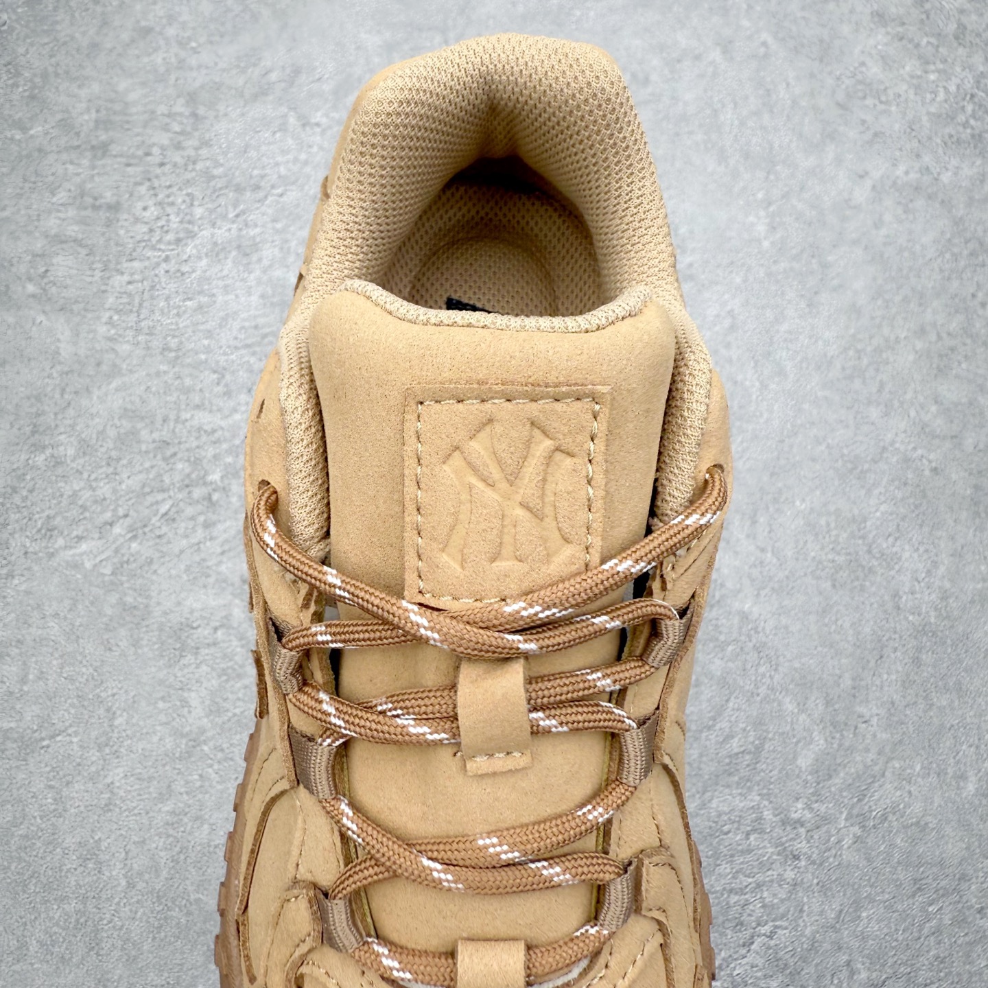 图片[5]-MLB 纽约洋基队合成革休闲舒适复古时尚双色鞋带轻量运动百搭豆豆薄底鞋防滑轻便低帮板鞋 男女同款 MLB是韩国F&F旗下潮流服装品牌，拥有150年历史的经典传统，是街头文化和国际生活方式的领导者。MLB 拥有包括男装、女装、童装、配饰在内的全品类服饰，提供覆盖各性别、各年龄层、From Head to Toe的穿搭装备。其产品结合了韩国的时尚造型与质感，展现了运动服饰也可以兼具时尚潮流的风格。在产品设计上，MLB不仅融合了美国职业棒球大联盟的各当家球队，更结合了棒球运动中的各个元素。尺码：35 36 36.5 37.5 38 38.5 39 40 40.5 41 42 42.5 43 44 44.5 45-选品中心