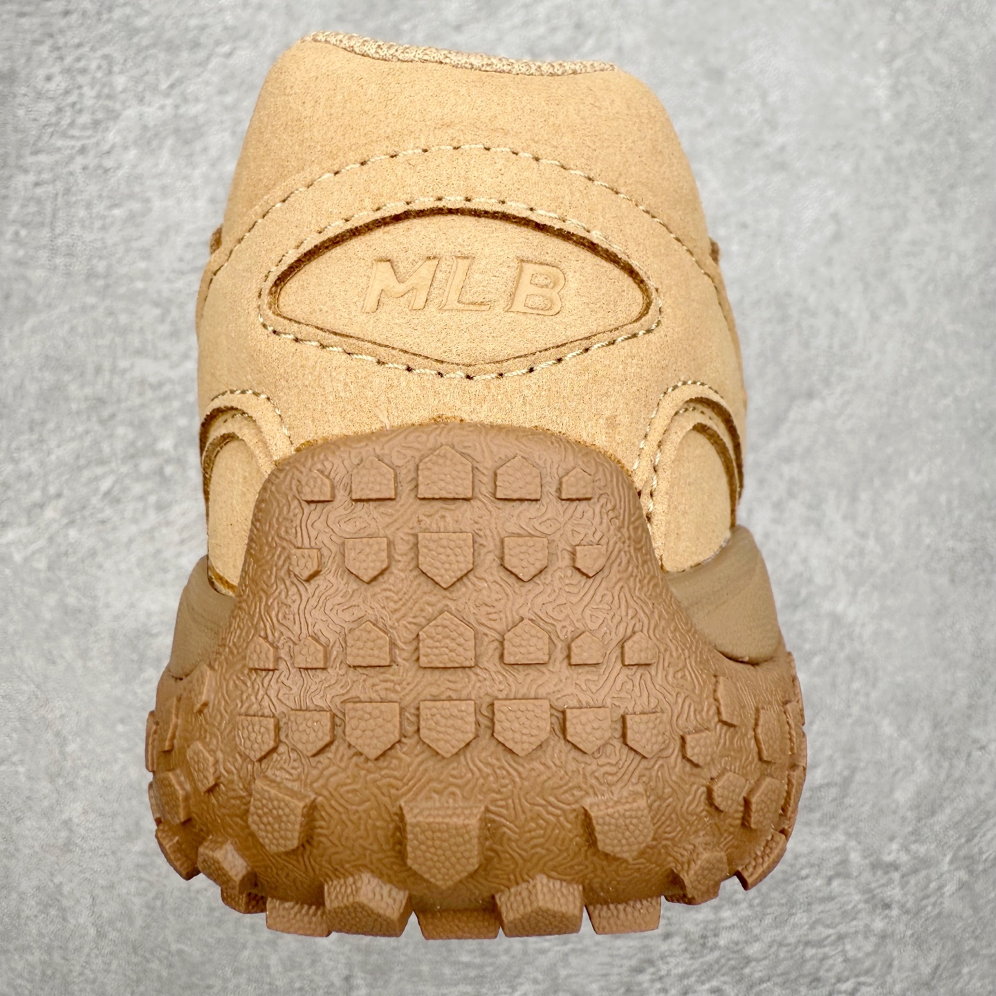 图片[8]-MLB 纽约洋基队合成革休闲舒适复古时尚双色鞋带轻量运动百搭豆豆薄底鞋防滑轻便低帮板鞋 男女同款 MLB是韩国F&F旗下潮流服装品牌，拥有150年历史的经典传统，是街头文化和国际生活方式的领导者。MLB 拥有包括男装、女装、童装、配饰在内的全品类服饰，提供覆盖各性别、各年龄层、From Head to Toe的穿搭装备。其产品结合了韩国的时尚造型与质感，展现了运动服饰也可以兼具时尚潮流的风格。在产品设计上，MLB不仅融合了美国职业棒球大联盟的各当家球队，更结合了棒球运动中的各个元素。尺码：35 36 36.5 37.5 38 38.5 39 40 40.5 41 42 42.5 43 44 44.5 45-选品中心