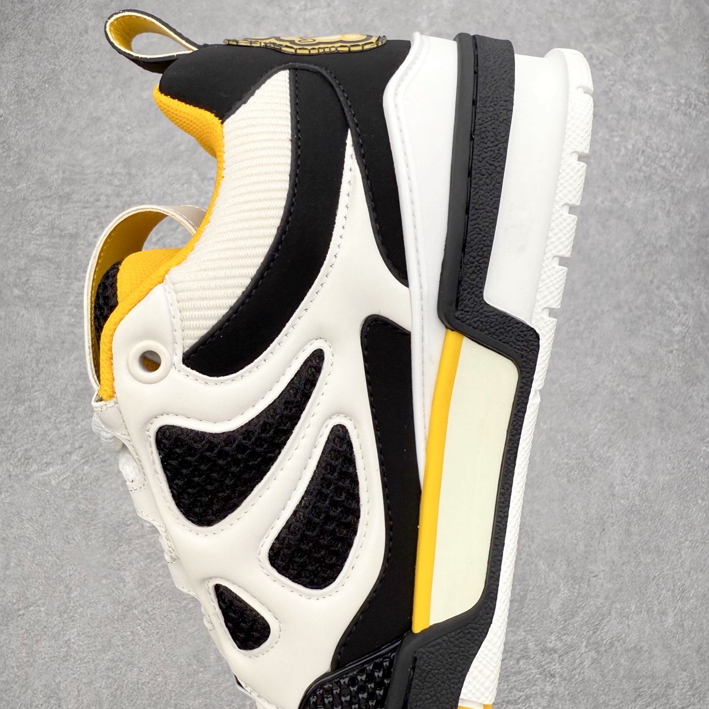 图片[7]-Louis Vuitton Trainer lv时装走秀运动鞋 完美鞋型超高的清洁度 零毛边线头瑕疵 全套原楦原纸版原鞋开模 全网最具灵魂的版型 正确原装黄色鞋盒 正确中底印花 鞋面印花3D高频深度立体 全鞋电脑针车 紧密相连 针距密度一致 环保乳胶注塑鞋垫 厚度脚感还原原版 皮面裁剪部位 统一油边封口工艺 原装橡胶大底含胶量大底组合零偏差 专柜全套包装 防尘袋 说明书 质保卡 男女鞋 尺码：35 36 37 38 39 40 41 42 43 44 45-选品中心