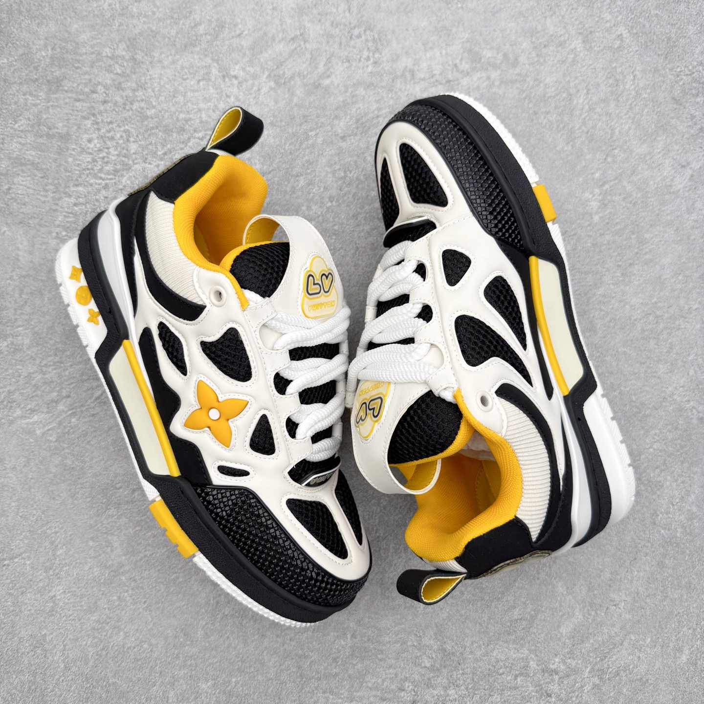 图片[3]-Louis Vuitton Trainer lv时装走秀运动鞋 完美鞋型超高的清洁度 零毛边线头瑕疵 全套原楦原纸版原鞋开模 全网最具灵魂的版型 正确原装黄色鞋盒 正确中底印花 鞋面印花3D高频深度立体 全鞋电脑针车 紧密相连 针距密度一致 环保乳胶注塑鞋垫 厚度脚感还原原版 皮面裁剪部位 统一油边封口工艺 原装橡胶大底含胶量大底组合零偏差 专柜全套包装 防尘袋 说明书 质保卡 男女鞋 尺码：35 36 37 38 39 40 41 42 43 44 45-选品中心