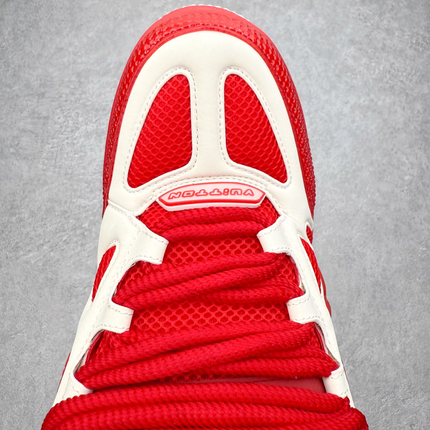 图片[4]-Louis Vuitton Trainer lv时装走秀运动鞋 完美鞋型超高的清洁度 零毛边线头瑕疵 全套原楦原纸版原鞋开模 全网最具灵魂的版型 正确原装黄色鞋盒 正确中底印花 鞋面印花3D高频深度立体 全鞋电脑针车 紧密相连 针距密度一致 环保乳胶注塑鞋垫 厚度脚感还原原版 皮面裁剪部位 统一油边封口工艺 原装橡胶大底含胶量大底组合零偏差 专柜全套包装 防尘袋 说明书 质保卡 男女鞋 尺码：35 36 37 38 39 40 41 42 43 44 45-选品中心