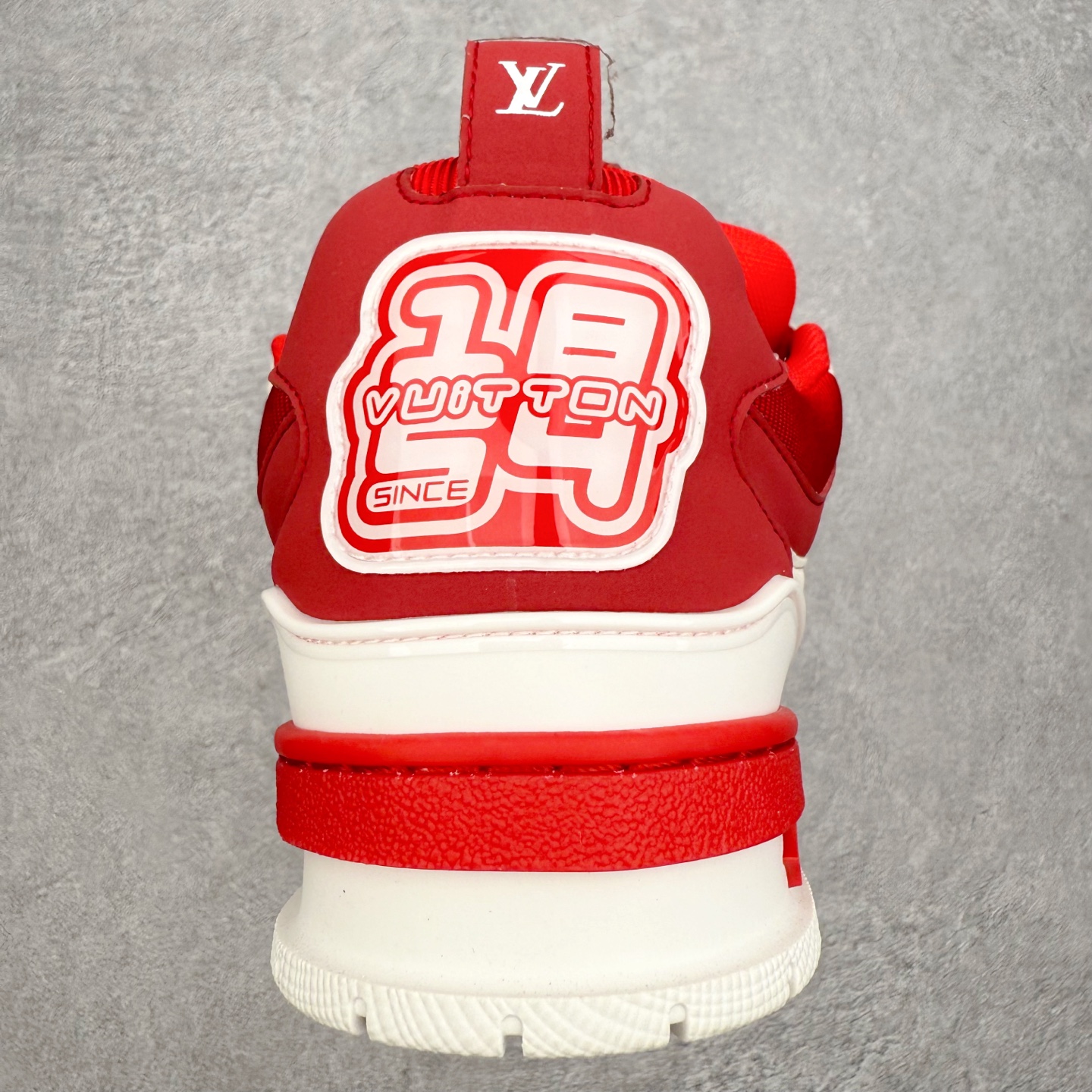 图片[8]-Louis Vuitton Trainer lv时装走秀运动鞋 完美鞋型超高的清洁度 零毛边线头瑕疵 全套原楦原纸版原鞋开模 全网最具灵魂的版型 正确原装黄色鞋盒 正确中底印花 鞋面印花3D高频深度立体 全鞋电脑针车 紧密相连 针距密度一致 环保乳胶注塑鞋垫 厚度脚感还原原版 皮面裁剪部位 统一油边封口工艺 原装橡胶大底含胶量大底组合零偏差 专柜全套包装 防尘袋 说明书 质保卡 男女鞋 尺码：35 36 37 38 39 40 41 42 43 44 45-选品中心