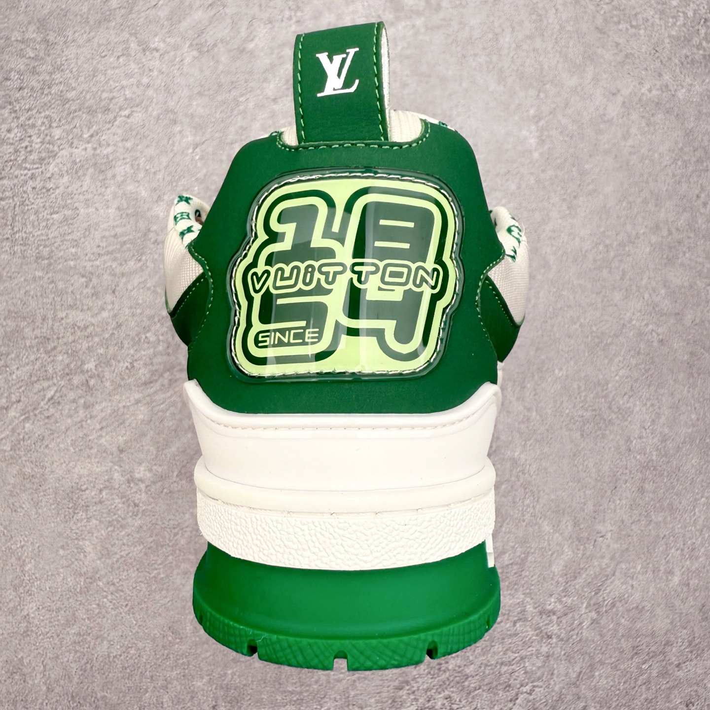 图片[8]-Louis Vuitton Trainer lv时装走秀运动鞋 完美鞋型超高的清洁度 零毛边线头瑕疵 全套原楦原纸版原鞋开模 全网最具灵魂的版型 正确原装黄色鞋盒 正确中底印花 鞋面印花3D高频深度立体 全鞋电脑针车 紧密相连 针距密度一致 环保乳胶注塑鞋垫 厚度脚感还原原版 皮面裁剪部位 统一油边封口工艺 原装橡胶大底含胶量大底组合零偏差 专柜全套包装 防尘袋 说明书 质保卡 男女鞋 尺码：35 36 37 38 39 40 41 42 43 44 45-选品中心