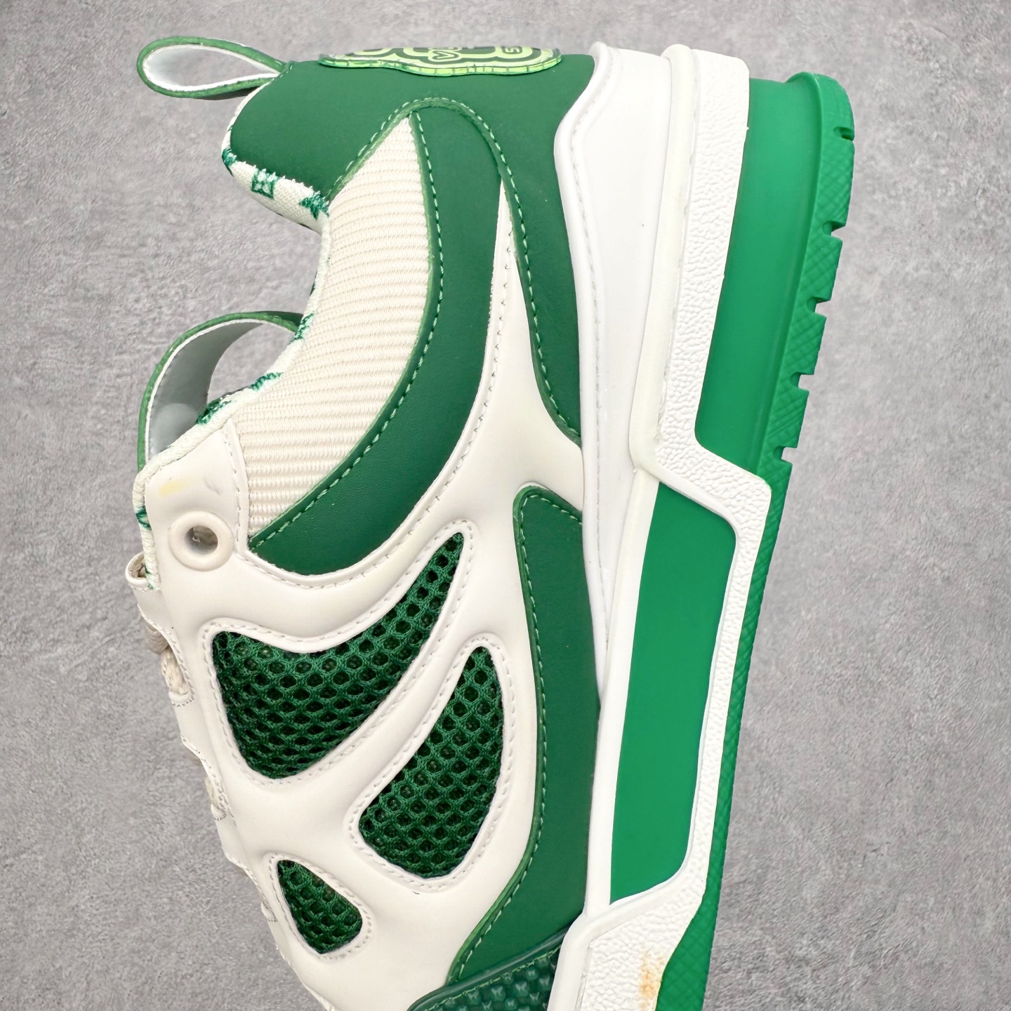 图片[7]-Louis Vuitton Trainer lv时装走秀运动鞋 完美鞋型超高的清洁度 零毛边线头瑕疵 全套原楦原纸版原鞋开模 全网最具灵魂的版型 正确原装黄色鞋盒 正确中底印花 鞋面印花3D高频深度立体 全鞋电脑针车 紧密相连 针距密度一致 环保乳胶注塑鞋垫 厚度脚感还原原版 皮面裁剪部位 统一油边封口工艺 原装橡胶大底含胶量大底组合零偏差 专柜全套包装 防尘袋 说明书 质保卡 男女鞋 尺码：35 36 37 38 39 40 41 42 43 44 45-选品中心