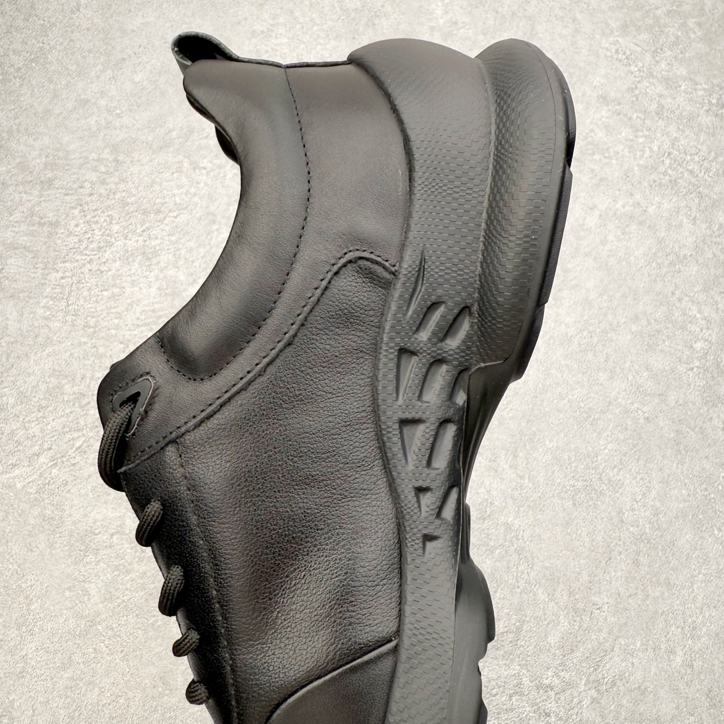 图片[7]-ECCO爱步跑步鞋百搭舒适 秋冬新款厚底休闲运动鞋男鞋 灵动系列 黄景瑜同款 品质牛皮鞋面，轻盈柔韧 具有良好的透气性 细腻柔软 简约系带设计 可自由调节松紧 贴合脚型 PU泡沫橡胶大底 抓地力强 具有良好的防滑耐磨性 时尚简约 休闲百搭 尺码：38 39 40 41 42 43 44 （皮鞋码）-选品中心