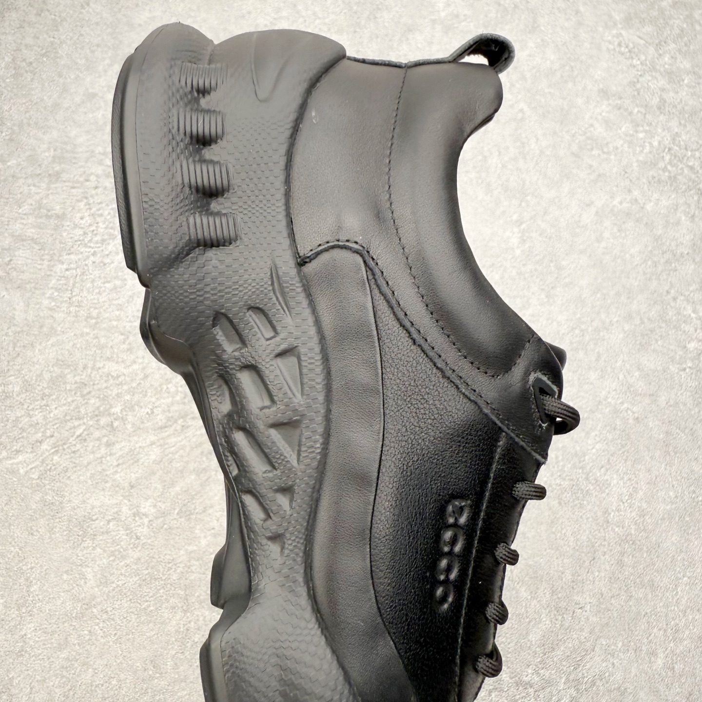 图片[6]-ECCO爱步跑步鞋百搭舒适 秋冬新款厚底休闲运动鞋男鞋 灵动系列 黄景瑜同款 品质牛皮鞋面，轻盈柔韧 具有良好的透气性 细腻柔软 简约系带设计 可自由调节松紧 贴合脚型 PU泡沫橡胶大底 抓地力强 具有良好的防滑耐磨性 时尚简约 休闲百搭 尺码：38 39 40 41 42 43 44 （皮鞋码）-选品中心