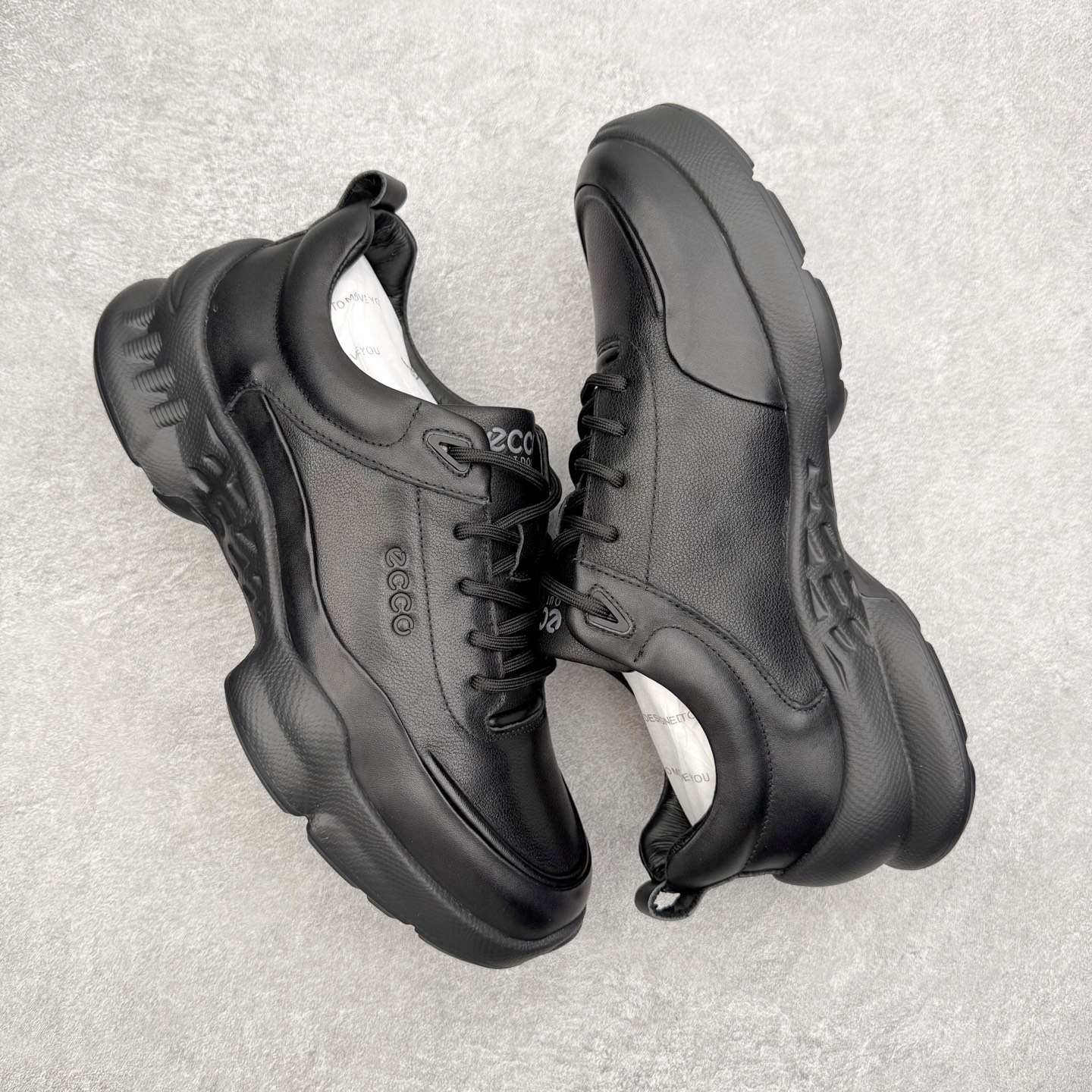 图片[3]-ECCO爱步跑步鞋百搭舒适 秋冬新款厚底休闲运动鞋男鞋 灵动系列 黄景瑜同款 品质牛皮鞋面，轻盈柔韧 具有良好的透气性 细腻柔软 简约系带设计 可自由调节松紧 贴合脚型 PU泡沫橡胶大底 抓地力强 具有良好的防滑耐磨性 时尚简约 休闲百搭 尺码：38 39 40 41 42 43 44 （皮鞋码）-选品中心