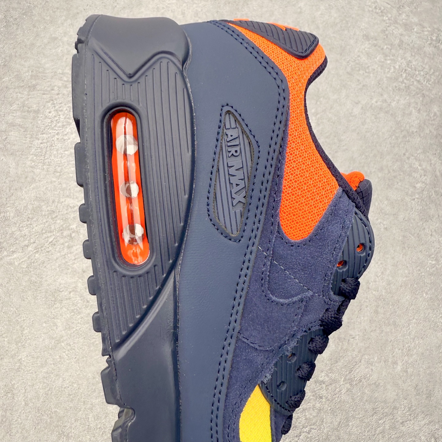 图片[6]-＃MX版 NK Air MAX 90 气垫复古减震跑步鞋 DM0029-700 经典重温 独家陆续补货 外单专供大厂出品 品质稳定 一百余色 终端操作 Air Max 90于1990年推出 来自Air Max系列 在Air Max 1的基础上改进而得 增加了气垫面积 外型上也更为流线 最特別的就是加入了菱纹塑胶嵌板 为Air Max 90增添了许多潮流气息 皮革鞋面 造就出色耐穿性和支撑力 Max Air缓震配置搭配泡棉中底 令Air Max 90轻盈而舒适 华夫格橡胶外底 铸就Air Max 90非凡的抓地力 而Air Max 90不仅是一双跑鞋 它成功跨越了时间的演进 成为了球鞋文化与潮流圈中最熟为人知的鞋款之一 尺码：36 36.5 37.5 38 38.5 39 40 40.5 41 42 42.5 43 44 44.5 45-选品中心
