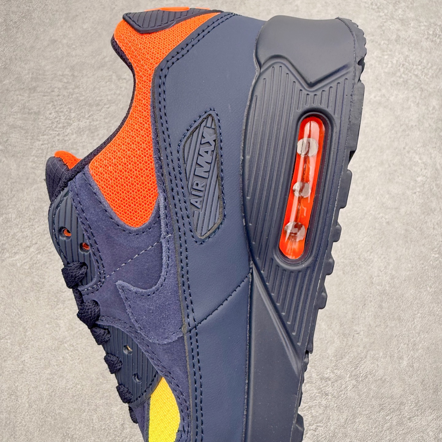 图片[7]-＃MX版 NK Air MAX 90 气垫复古减震跑步鞋 DM0029-700 经典重温 独家陆续补货 外单专供大厂出品 品质稳定 一百余色 终端操作 Air Max 90于1990年推出 来自Air Max系列 在Air Max 1的基础上改进而得 增加了气垫面积 外型上也更为流线 最特別的就是加入了菱纹塑胶嵌板 为Air Max 90增添了许多潮流气息 皮革鞋面 造就出色耐穿性和支撑力 Max Air缓震配置搭配泡棉中底 令Air Max 90轻盈而舒适 华夫格橡胶外底 铸就Air Max 90非凡的抓地力 而Air Max 90不仅是一双跑鞋 它成功跨越了时间的演进 成为了球鞋文化与潮流圈中最熟为人知的鞋款之一 尺码：36 36.5 37.5 38 38.5 39 40 40.5 41 42 42.5 43 44 44.5 45-选品中心