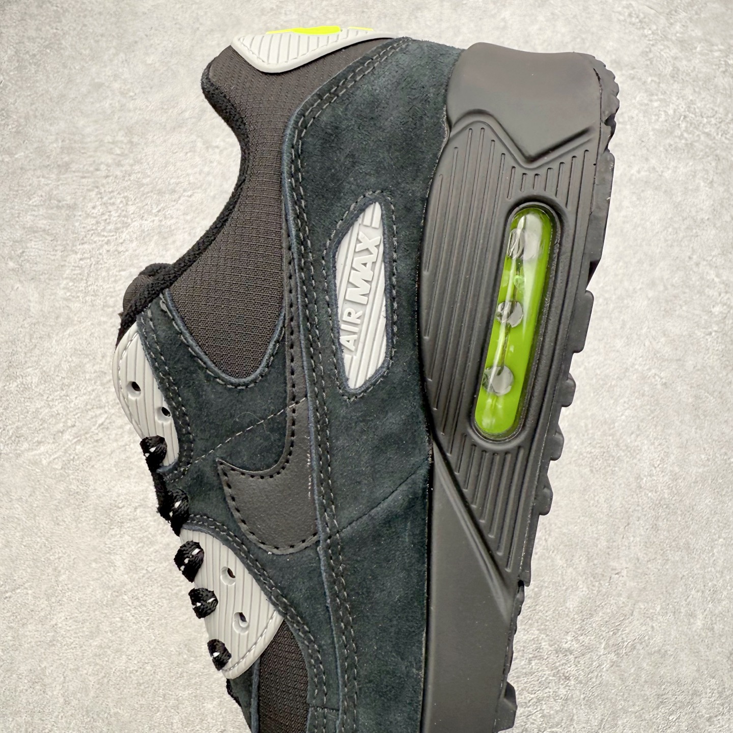 图片[7]-＃MX版 NK Air MAX 90 气垫复古减震跑步鞋 FQ2377-001 经典重温 独家陆续补货 外单专供大厂出品 品质稳定 一百余色 终端操作 Air Max 90于1990年推出 来自Air Max系列 在Air Max 1的基础上改进而得 增加了气垫面积 外型上也更为流线 最特別的就是加入了菱纹塑胶嵌板 为Air Max 90增添了许多潮流气息 皮革鞋面 造就出色耐穿性和支撑力 Max Air缓震配置搭配泡棉中底 令Air Max 90轻盈而舒适 华夫格橡胶外底 铸就Air Max 90非凡的抓地力 而Air Max 90不仅是一双跑鞋 它成功跨越了时间的演进 成为了球鞋文化与潮流圈中最熟为人知的鞋款之一 尺码：36 36.5 37.5 38 38.5 39 40 40.5 41 42 42.5 43 44 44.5 45-选品中心