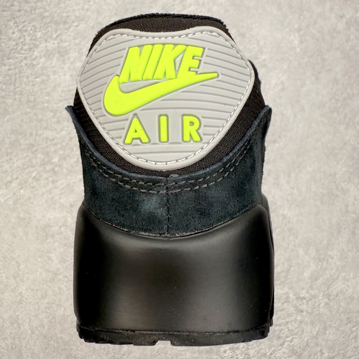 图片[8]-＃MX版 NK Air MAX 90 气垫复古减震跑步鞋 FQ2377-001 经典重温 独家陆续补货 外单专供大厂出品 品质稳定 一百余色 终端操作 Air Max 90于1990年推出 来自Air Max系列 在Air Max 1的基础上改进而得 增加了气垫面积 外型上也更为流线 最特別的就是加入了菱纹塑胶嵌板 为Air Max 90增添了许多潮流气息 皮革鞋面 造就出色耐穿性和支撑力 Max Air缓震配置搭配泡棉中底 令Air Max 90轻盈而舒适 华夫格橡胶外底 铸就Air Max 90非凡的抓地力 而Air Max 90不仅是一双跑鞋 它成功跨越了时间的演进 成为了球鞋文化与潮流圈中最熟为人知的鞋款之一 尺码：36 36.5 37.5 38 38.5 39 40 40.5 41 42 42.5 43 44 44.5 45-选品中心