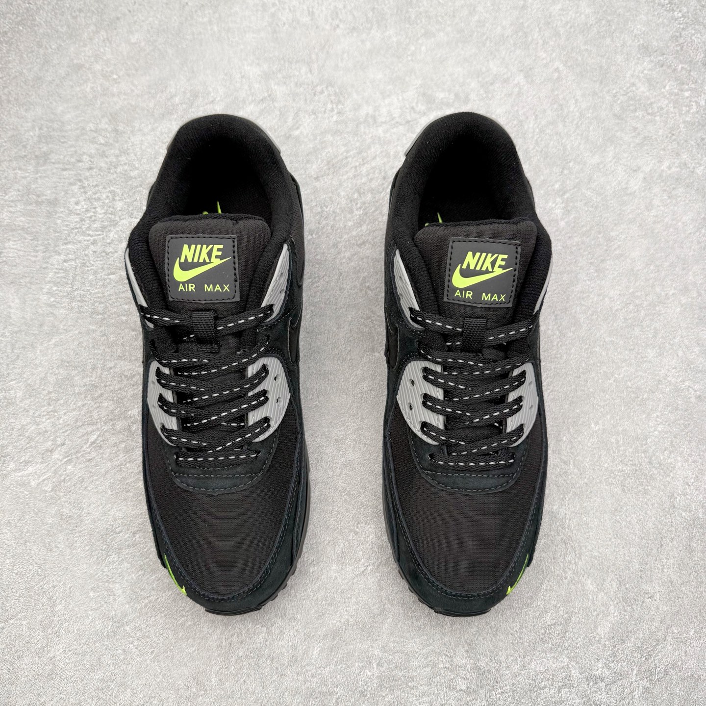 图片[2]-＃MX版 NK Air MAX 90 气垫复古减震跑步鞋 FQ2377-001 经典重温 独家陆续补货 外单专供大厂出品 品质稳定 一百余色 终端操作 Air Max 90于1990年推出 来自Air Max系列 在Air Max 1的基础上改进而得 增加了气垫面积 外型上也更为流线 最特別的就是加入了菱纹塑胶嵌板 为Air Max 90增添了许多潮流气息 皮革鞋面 造就出色耐穿性和支撑力 Max Air缓震配置搭配泡棉中底 令Air Max 90轻盈而舒适 华夫格橡胶外底 铸就Air Max 90非凡的抓地力 而Air Max 90不仅是一双跑鞋 它成功跨越了时间的演进 成为了球鞋文化与潮流圈中最熟为人知的鞋款之一 尺码：36 36.5 37.5 38 38.5 39 40 40.5 41 42 42.5 43 44 44.5 45-选品中心