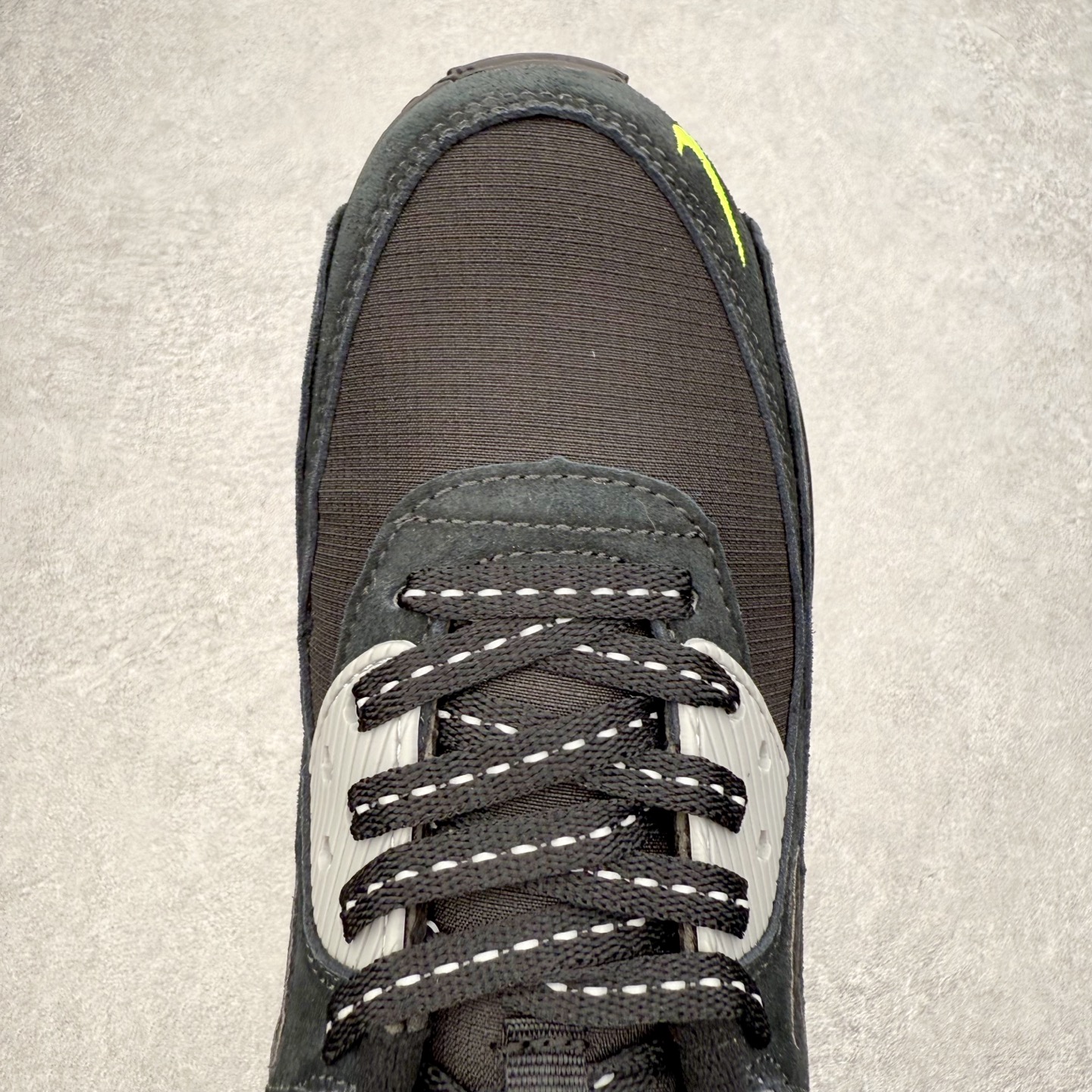 图片[4]-＃MX版 NK Air MAX 90 气垫复古减震跑步鞋 FQ2377-001 经典重温 独家陆续补货 外单专供大厂出品 品质稳定 一百余色 终端操作 Air Max 90于1990年推出 来自Air Max系列 在Air Max 1的基础上改进而得 增加了气垫面积 外型上也更为流线 最特別的就是加入了菱纹塑胶嵌板 为Air Max 90增添了许多潮流气息 皮革鞋面 造就出色耐穿性和支撑力 Max Air缓震配置搭配泡棉中底 令Air Max 90轻盈而舒适 华夫格橡胶外底 铸就Air Max 90非凡的抓地力 而Air Max 90不仅是一双跑鞋 它成功跨越了时间的演进 成为了球鞋文化与潮流圈中最熟为人知的鞋款之一 尺码：36 36.5 37.5 38 38.5 39 40 40.5 41 42 42.5 43 44 44.5 45-选品中心