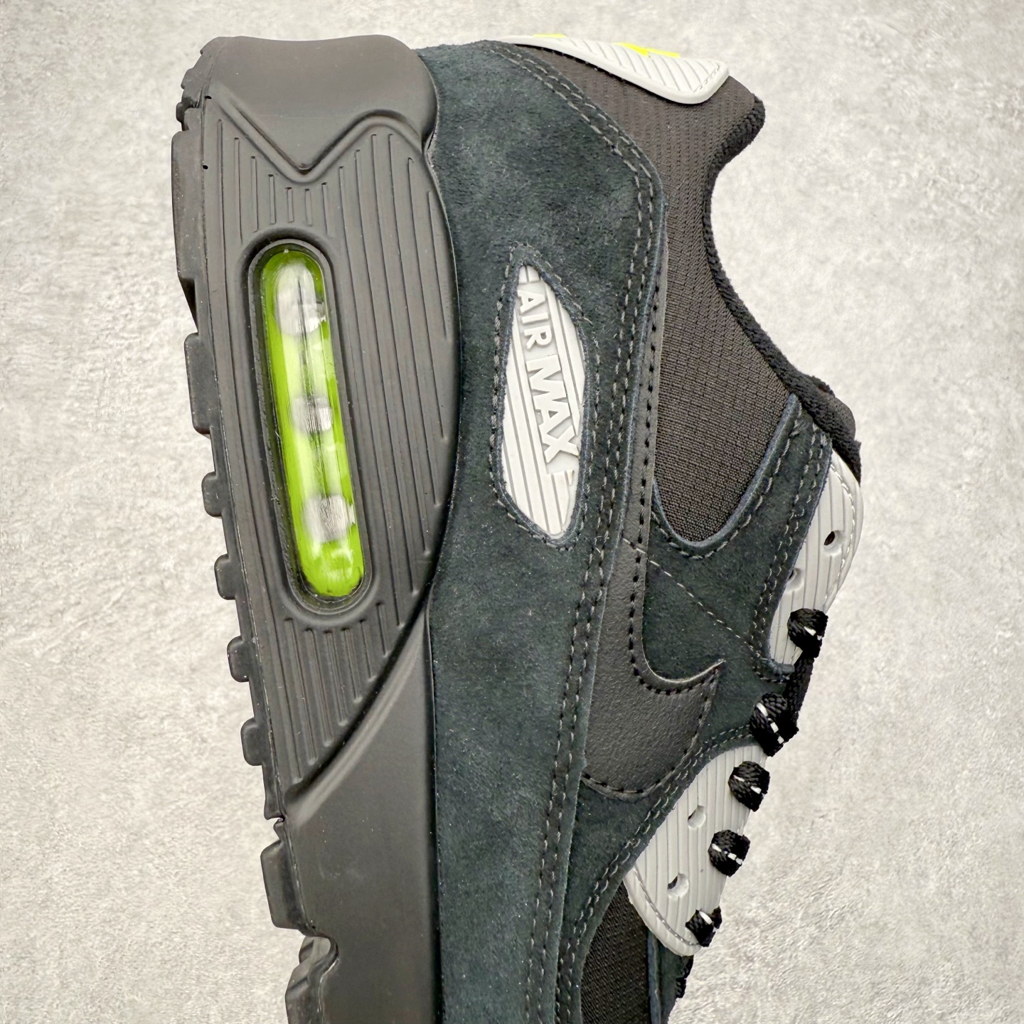 图片[6]-＃MX版 NK Air MAX 90 气垫复古减震跑步鞋 FQ2377-001 经典重温 独家陆续补货 外单专供大厂出品 品质稳定 一百余色 终端操作 Air Max 90于1990年推出 来自Air Max系列 在Air Max 1的基础上改进而得 增加了气垫面积 外型上也更为流线 最特別的就是加入了菱纹塑胶嵌板 为Air Max 90增添了许多潮流气息 皮革鞋面 造就出色耐穿性和支撑力 Max Air缓震配置搭配泡棉中底 令Air Max 90轻盈而舒适 华夫格橡胶外底 铸就Air Max 90非凡的抓地力 而Air Max 90不仅是一双跑鞋 它成功跨越了时间的演进 成为了球鞋文化与潮流圈中最熟为人知的鞋款之一 尺码：36 36.5 37.5 38 38.5 39 40 40.5 41 42 42.5 43 44 44.5 45-选品中心