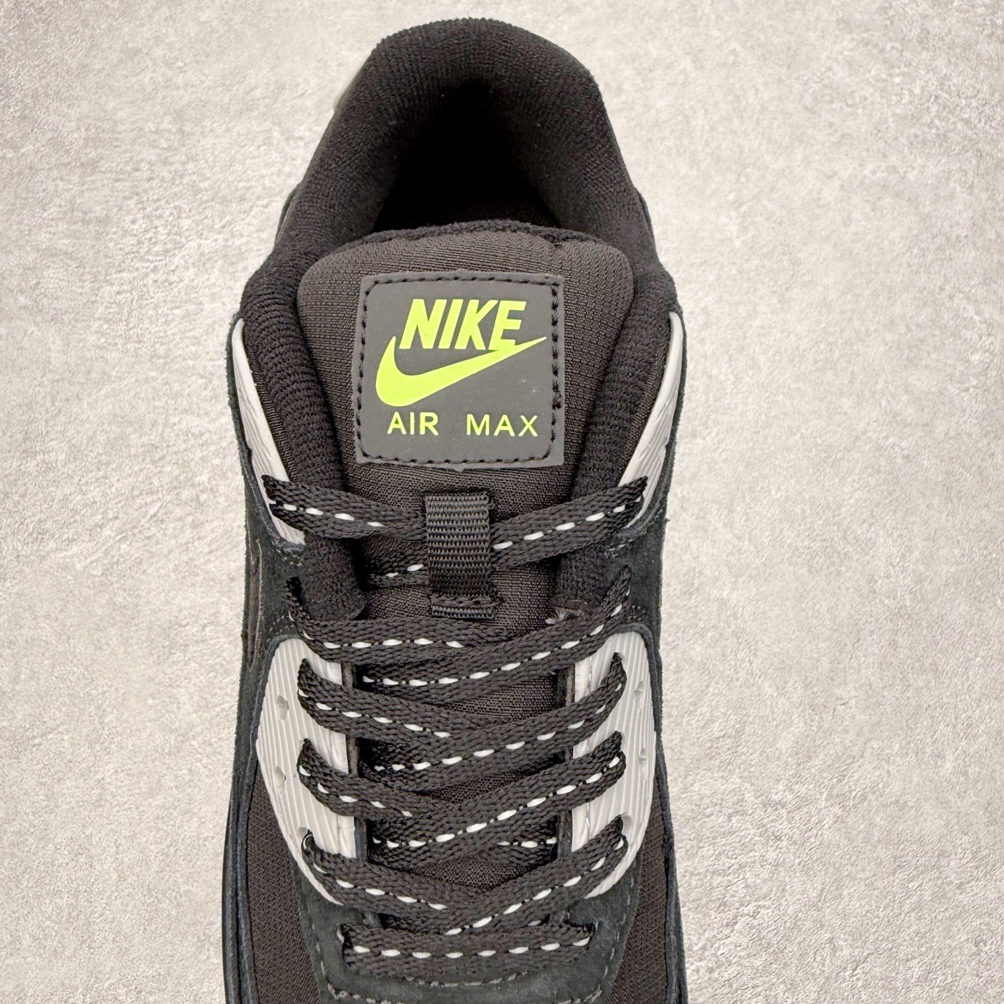 图片[5]-＃MX版 NK Air MAX 90 气垫复古减震跑步鞋 FQ2377-001 经典重温 独家陆续补货 外单专供大厂出品 品质稳定 一百余色 终端操作 Air Max 90于1990年推出 来自Air Max系列 在Air Max 1的基础上改进而得 增加了气垫面积 外型上也更为流线 最特別的就是加入了菱纹塑胶嵌板 为Air Max 90增添了许多潮流气息 皮革鞋面 造就出色耐穿性和支撑力 Max Air缓震配置搭配泡棉中底 令Air Max 90轻盈而舒适 华夫格橡胶外底 铸就Air Max 90非凡的抓地力 而Air Max 90不仅是一双跑鞋 它成功跨越了时间的演进 成为了球鞋文化与潮流圈中最熟为人知的鞋款之一 尺码：36 36.5 37.5 38 38.5 39 40 40.5 41 42 42.5 43 44 44.5 45-选品中心