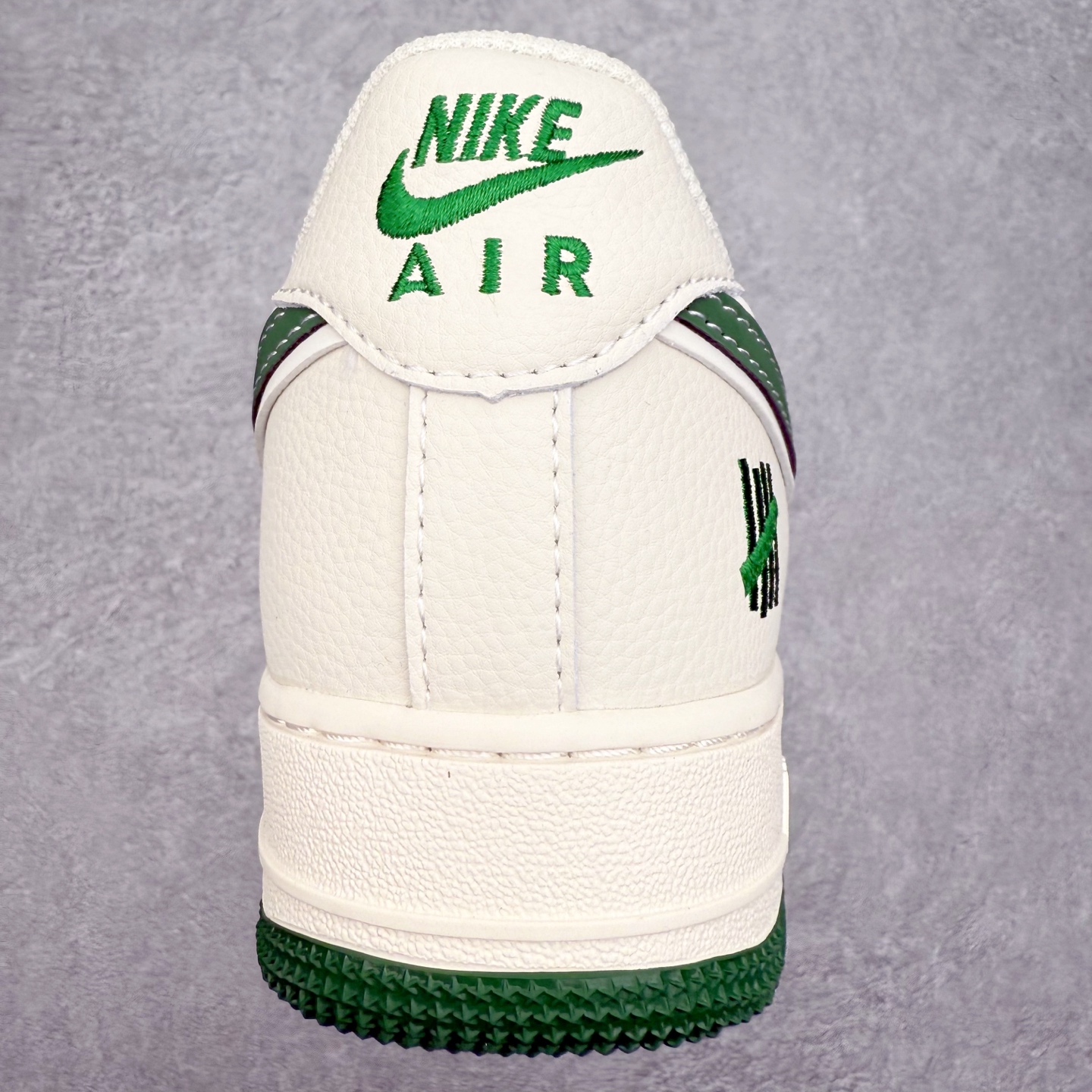 图片[8]-NK Air Force 1´07 Low 空军一号低帮百搭休闲运动板鞋 XY2825-005 柔软、弹性十足的缓震性能和出色的中底设计 横跨复古与现代的外型结合 造就出风靡全球 三十多年的Force 1 直到今天还深受青睐 实拍调校N版已经零色差零失真 百分百还原实物色彩所见即所得 不存在货不对板色差等低级问题 选购参考实物拍摄 不混卖不参货 只用心做好货严格选品 承诺混一赔十 尺码：36 36.5 37.5 38 38.5 39 40 40.5 41 42 42.5 43 44 44.5 45-选品中心