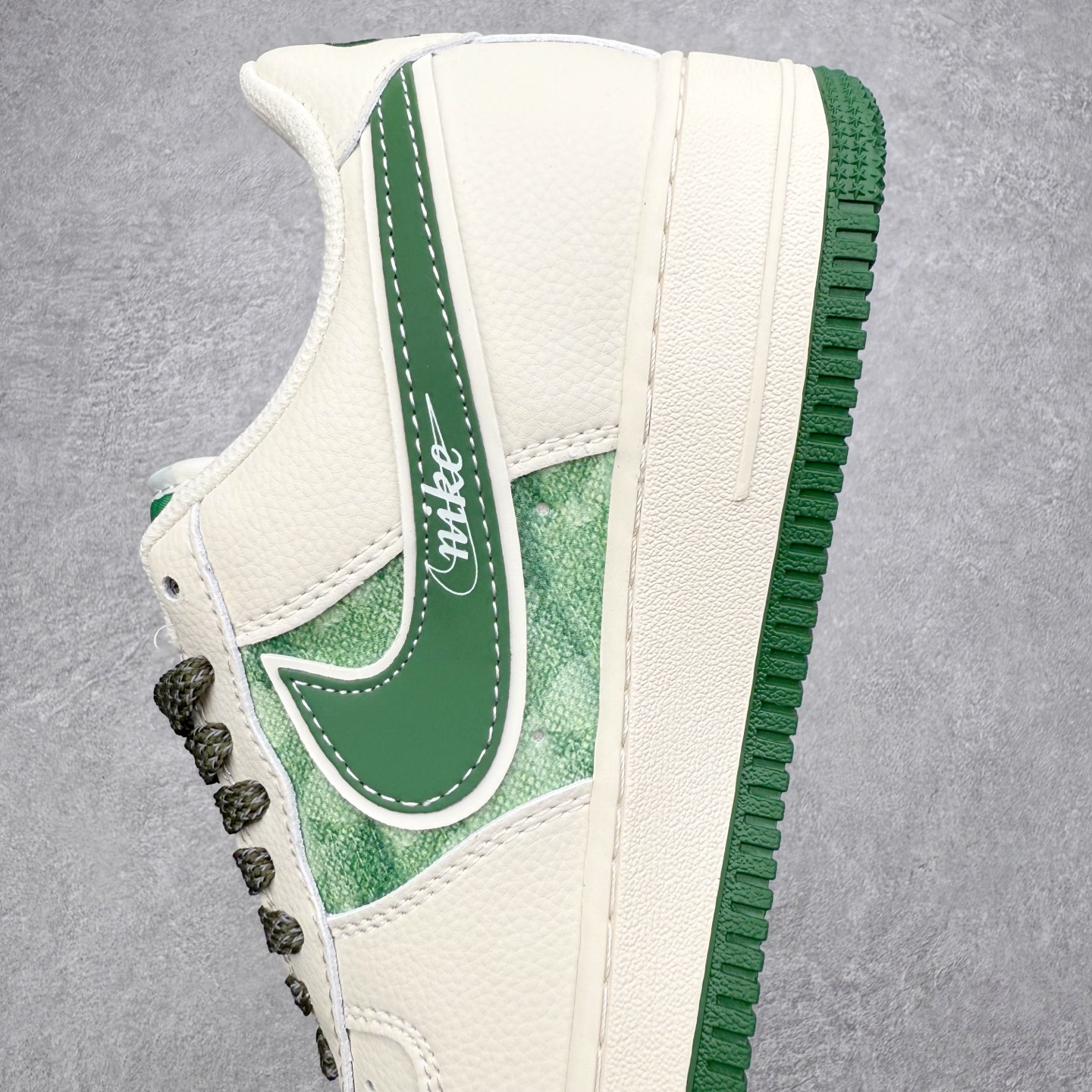 图片[7]-NK Air Force 1´07 Low 空军一号低帮百搭休闲运动板鞋 XY2825-005 柔软、弹性十足的缓震性能和出色的中底设计 横跨复古与现代的外型结合 造就出风靡全球 三十多年的Force 1 直到今天还深受青睐 实拍调校N版已经零色差零失真 百分百还原实物色彩所见即所得 不存在货不对板色差等低级问题 选购参考实物拍摄 不混卖不参货 只用心做好货严格选品 承诺混一赔十 尺码：36 36.5 37.5 38 38.5 39 40 40.5 41 42 42.5 43 44 44.5 45-选品中心