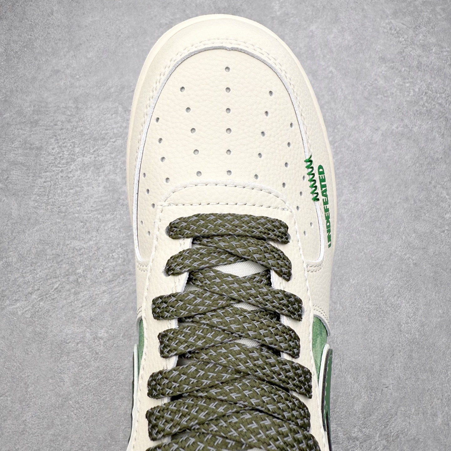 图片[4]-NK Air Force 1´07 Low 空军一号低帮百搭休闲运动板鞋 XY2825-005 柔软、弹性十足的缓震性能和出色的中底设计 横跨复古与现代的外型结合 造就出风靡全球 三十多年的Force 1 直到今天还深受青睐 实拍调校N版已经零色差零失真 百分百还原实物色彩所见即所得 不存在货不对板色差等低级问题 选购参考实物拍摄 不混卖不参货 只用心做好货严格选品 承诺混一赔十 尺码：36 36.5 37.5 38 38.5 39 40 40.5 41 42 42.5 43 44 44.5 45-选品中心