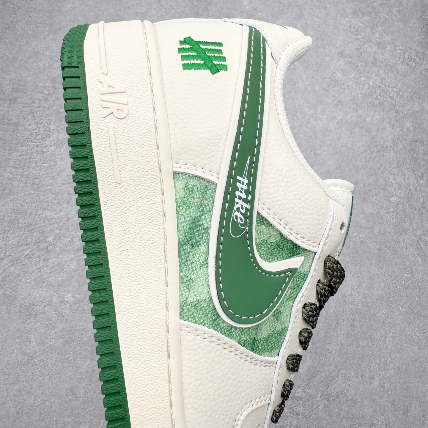 图片[6]-NK Air Force 1´07 Low 空军一号低帮百搭休闲运动板鞋 XY2825-005 柔软、弹性十足的缓震性能和出色的中底设计 横跨复古与现代的外型结合 造就出风靡全球 三十多年的Force 1 直到今天还深受青睐 实拍调校N版已经零色差零失真 百分百还原实物色彩所见即所得 不存在货不对板色差等低级问题 选购参考实物拍摄 不混卖不参货 只用心做好货严格选品 承诺混一赔十 尺码：36 36.5 37.5 38 38.5 39 40 40.5 41 42 42.5 43 44 44.5 45-选品中心