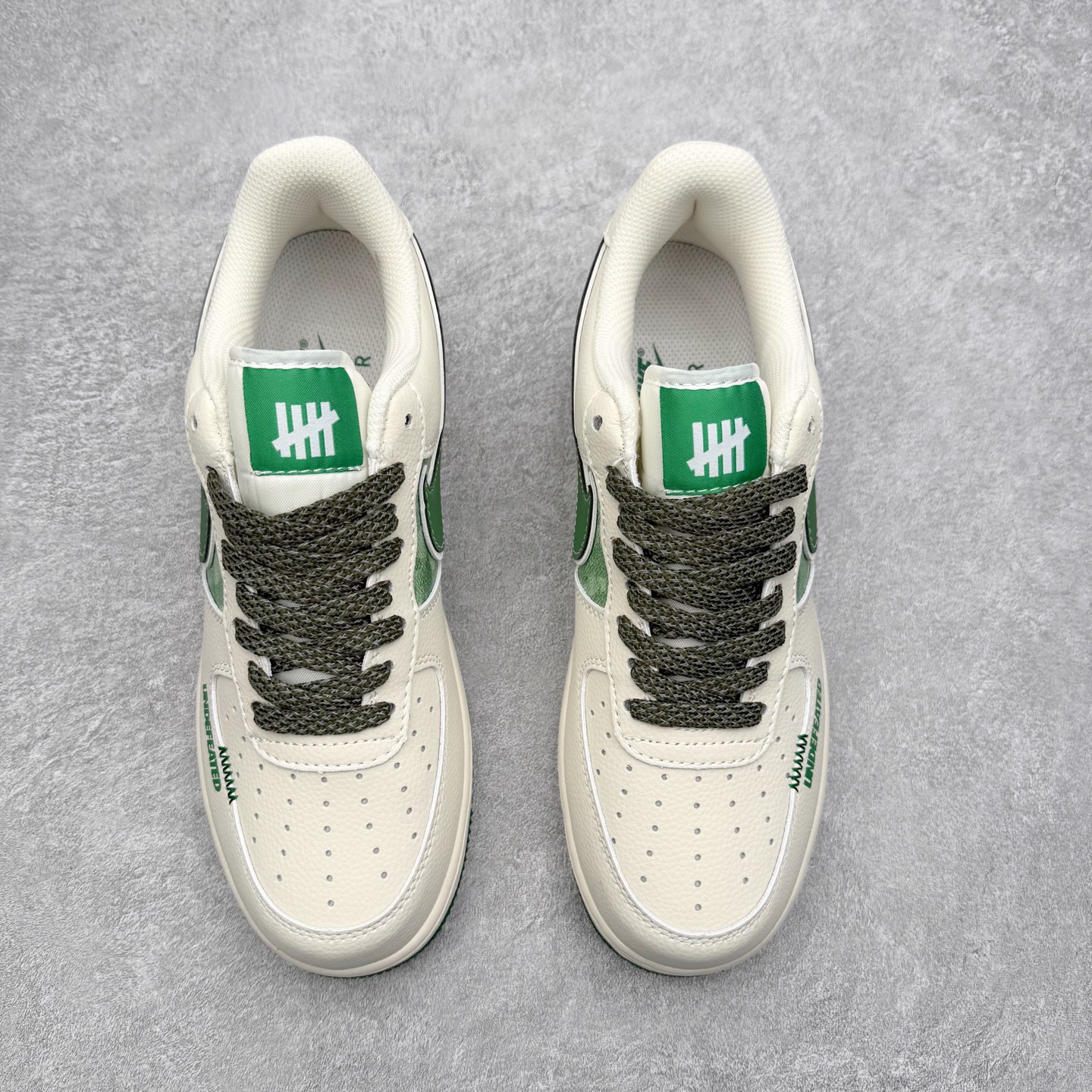 图片[2]-NK Air Force 1´07 Low 空军一号低帮百搭休闲运动板鞋 XY2825-005 柔软、弹性十足的缓震性能和出色的中底设计 横跨复古与现代的外型结合 造就出风靡全球 三十多年的Force 1 直到今天还深受青睐 实拍调校N版已经零色差零失真 百分百还原实物色彩所见即所得 不存在货不对板色差等低级问题 选购参考实物拍摄 不混卖不参货 只用心做好货严格选品 承诺混一赔十 尺码：36 36.5 37.5 38 38.5 39 40 40.5 41 42 42.5 43 44 44.5 45-选品中心