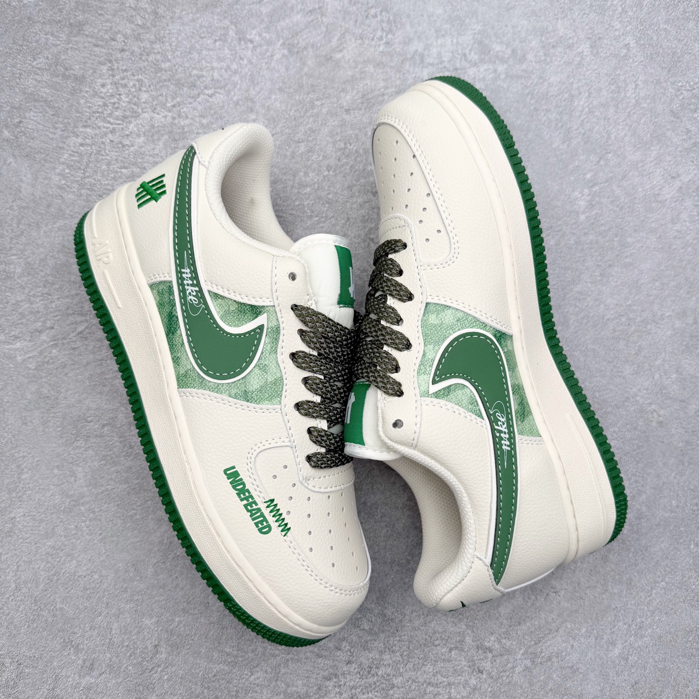 图片[3]-NK Air Force 1´07 Low 空军一号低帮百搭休闲运动板鞋 XY2825-005 柔软、弹性十足的缓震性能和出色的中底设计 横跨复古与现代的外型结合 造就出风靡全球 三十多年的Force 1 直到今天还深受青睐 实拍调校N版已经零色差零失真 百分百还原实物色彩所见即所得 不存在货不对板色差等低级问题 选购参考实物拍摄 不混卖不参货 只用心做好货严格选品 承诺混一赔十 尺码：36 36.5 37.5 38 38.5 39 40 40.5 41 42 42.5 43 44 44.5 45-选品中心