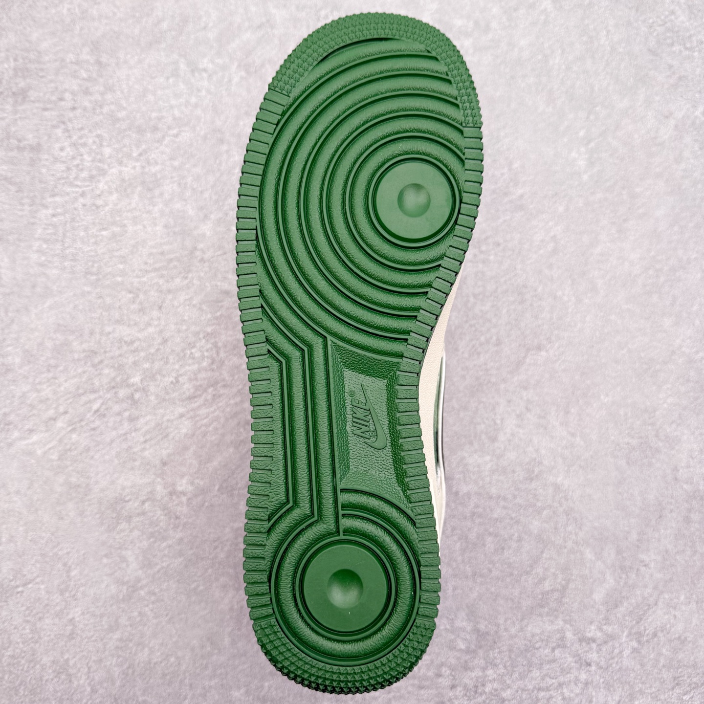 图片[9]-NK Air Force 1´07 Low 空军一号低帮百搭休闲运动板鞋 XY2825-005 柔软、弹性十足的缓震性能和出色的中底设计 横跨复古与现代的外型结合 造就出风靡全球 三十多年的Force 1 直到今天还深受青睐 实拍调校N版已经零色差零失真 百分百还原实物色彩所见即所得 不存在货不对板色差等低级问题 选购参考实物拍摄 不混卖不参货 只用心做好货严格选品 承诺混一赔十 尺码：36 36.5 37.5 38 38.5 39 40 40.5 41 42 42.5 43 44 44.5 45-选品中心