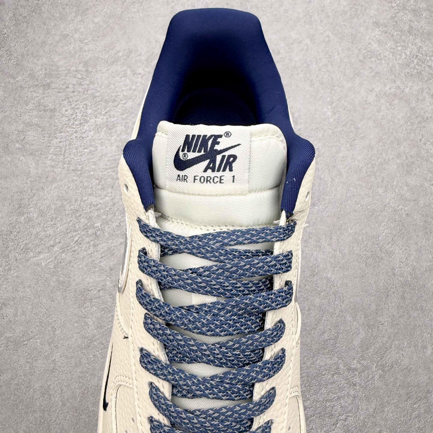 图片[5]-NK Air Force 1´07 Low 空军一号低帮百搭休闲运动板鞋 DF0188-108 柔软、弹性十足的缓震性能和出色的中底设计 横跨复古与现代的外型结合 造就出风靡全球 三十多年的Force 1 直到今天还深受青睐 实拍调校N版已经零色差零失真 百分百还原实物色彩所见即所得 不存在货不对板色差等低级问题 选购参考实物拍摄 不混卖不参货 只用心做好货严格选品 承诺混一赔十 尺码：36 36.5 37.5 38 38.5 39 40 40.5 41 42 42.5 43 44 44.5 45-选品中心