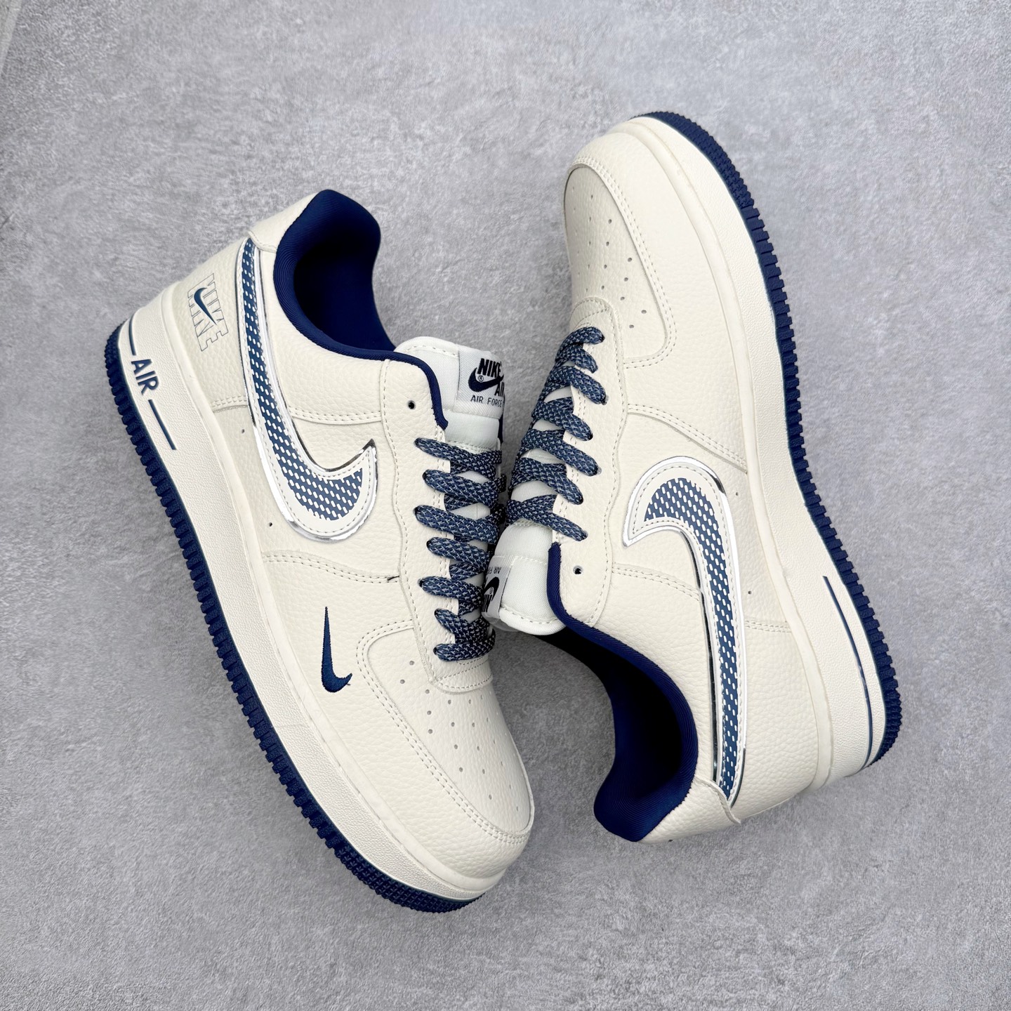 图片[3]-NK Air Force 1´07 Low 空军一号低帮百搭休闲运动板鞋 DF0188-108 柔软、弹性十足的缓震性能和出色的中底设计 横跨复古与现代的外型结合 造就出风靡全球 三十多年的Force 1 直到今天还深受青睐 实拍调校N版已经零色差零失真 百分百还原实物色彩所见即所得 不存在货不对板色差等低级问题 选购参考实物拍摄 不混卖不参货 只用心做好货严格选品 承诺混一赔十 尺码：36 36.5 37.5 38 38.5 39 40 40.5 41 42 42.5 43 44 44.5 45-选品中心